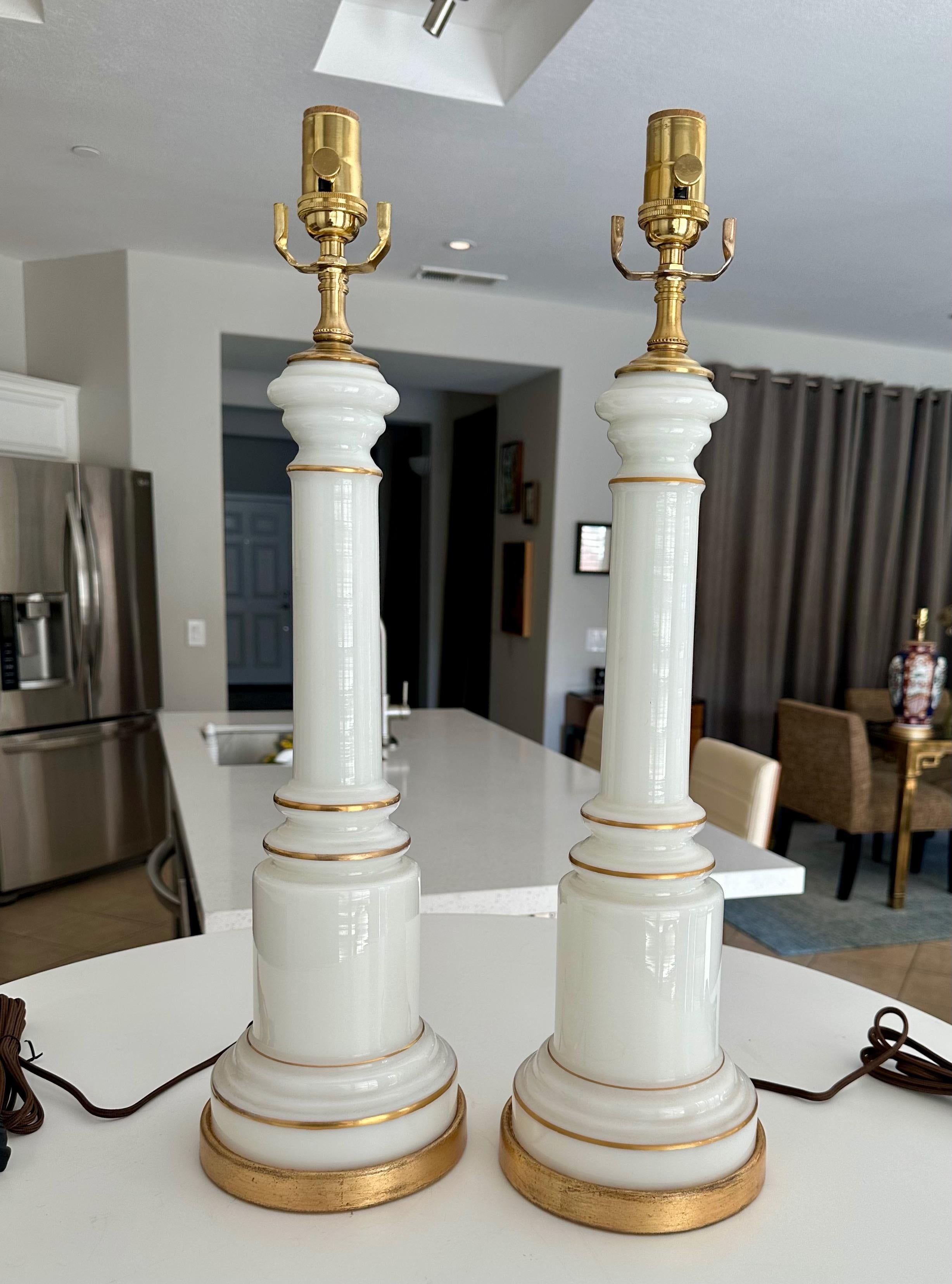 Pair Warren Kessler White Opaline Glass Mid-Century Table Lamps in vendita 1