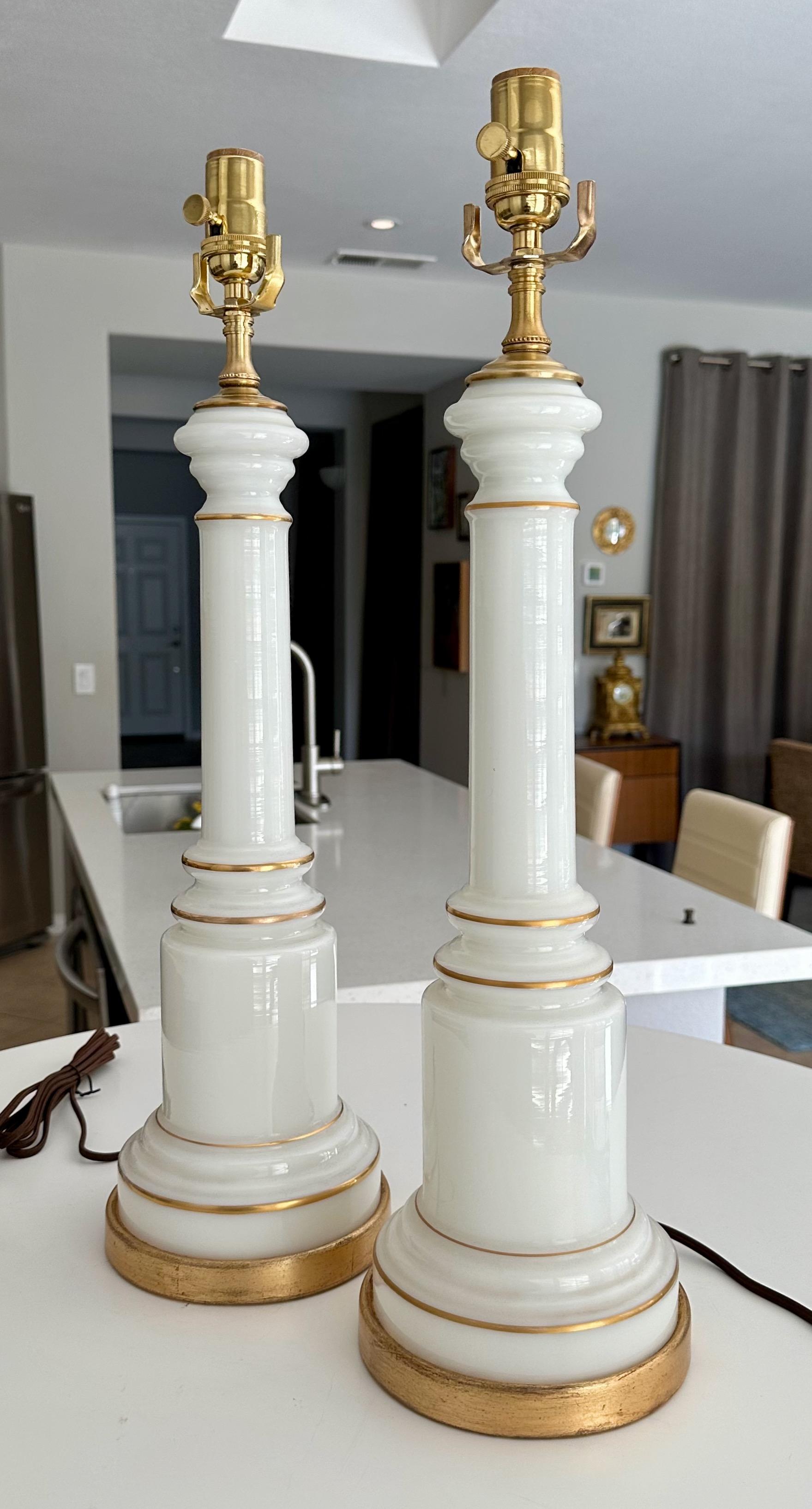 Pair Warren Kessler White Opaline Glass Mid-Century Table Lamps in vendita 2