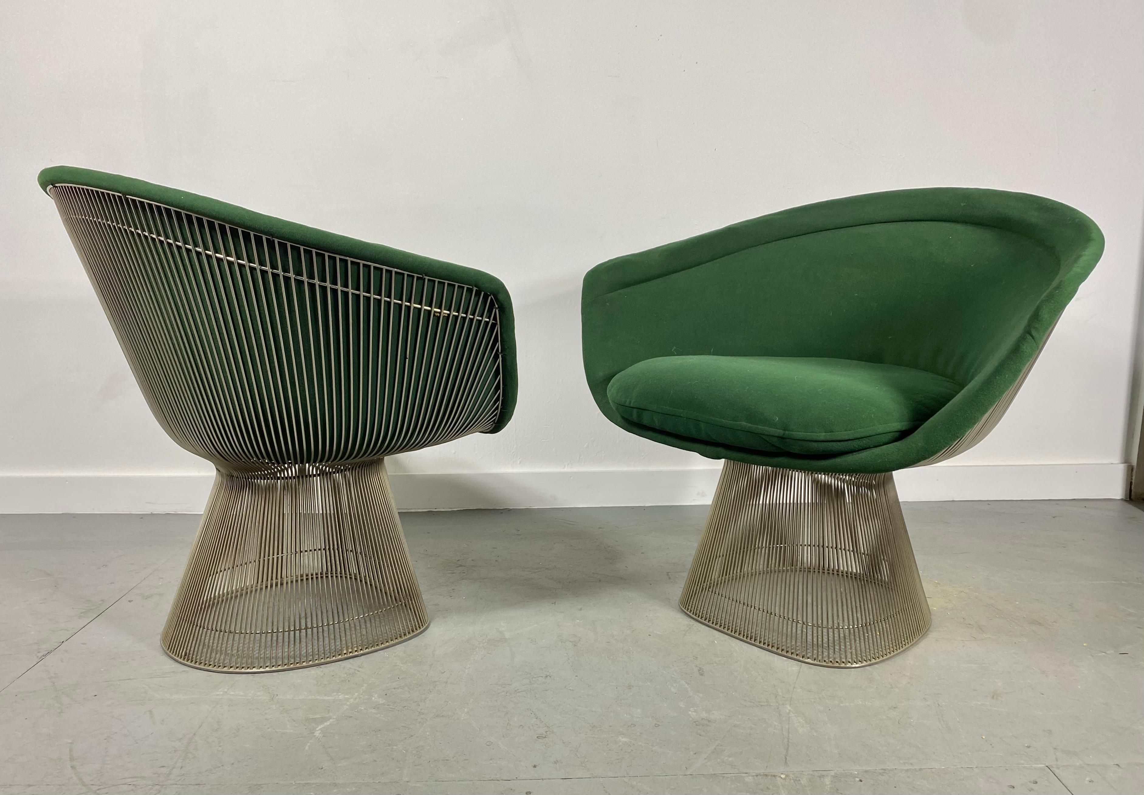 Pair Warren platner lounge chairs. Classic Modernist, manufactured by Knoll. Nice original condition. Retains original green wool knoll fabric, minor spots and fading. Also retains original Knoll labels, dated 1974. Great example of classic