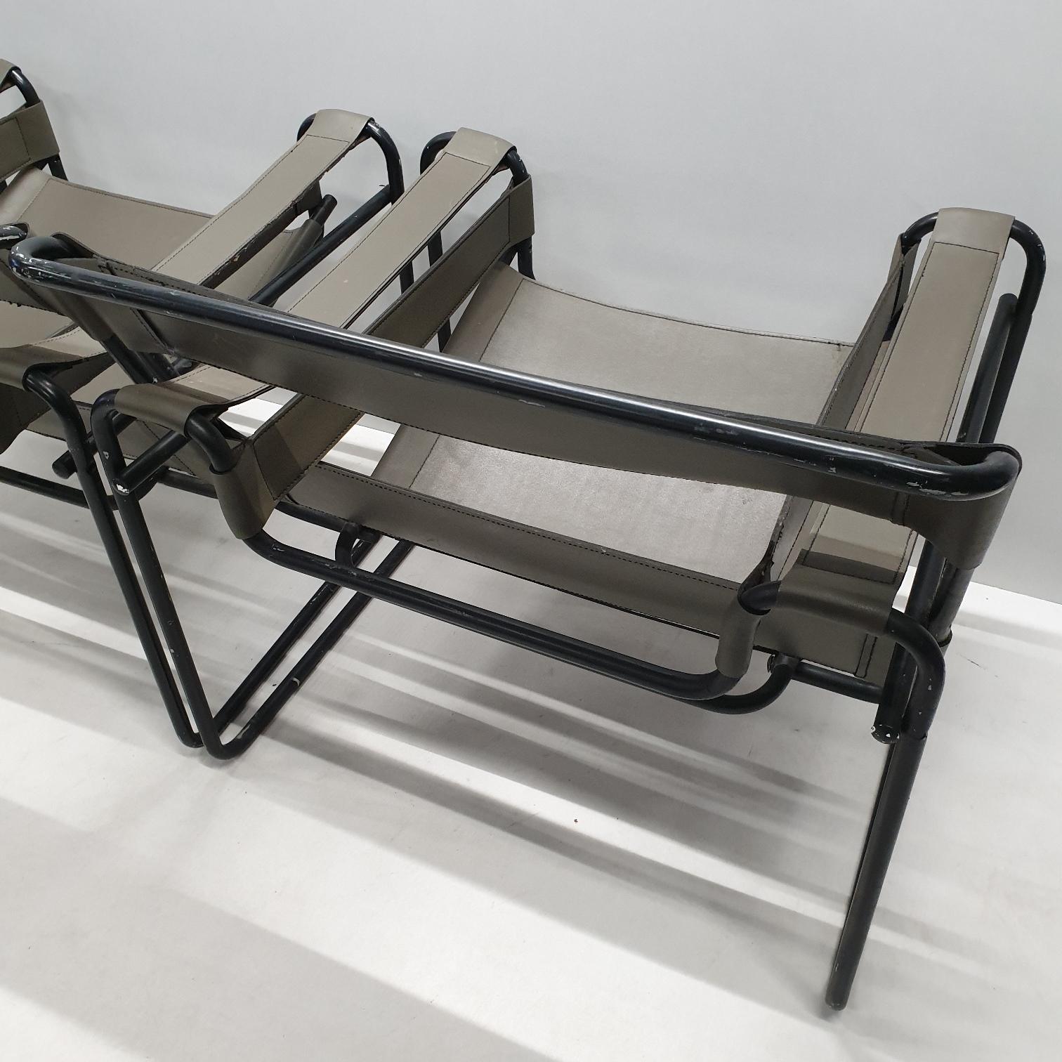 Pair of Wassily B3 Chairs with Rare Black Frame by Marcel Breuer for Gavina 2
