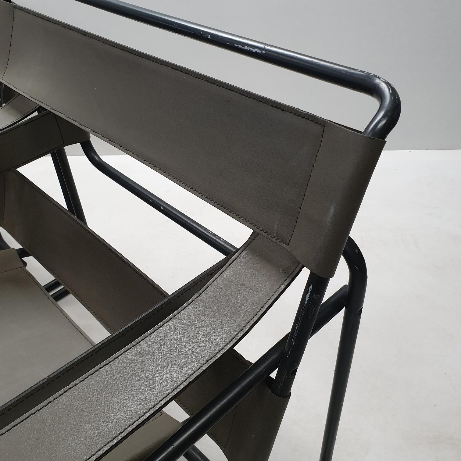 Pair of Wassily B3 Chairs with Rare Black Frame by Marcel Breuer for Gavina 4