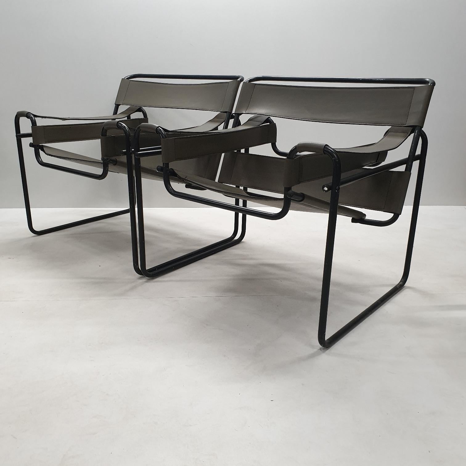 Pair of Wassily B3 Chairs with Rare Black Frame by Marcel Breuer for Gavina 5