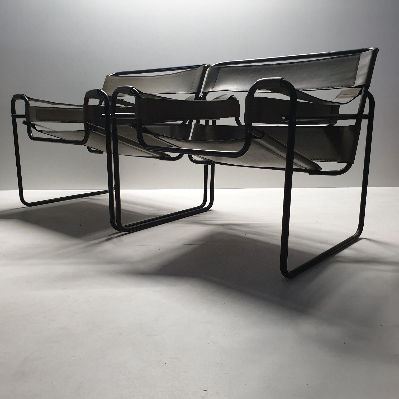 Pair of Wassily B3 chairs with black frame by Marcel Breuer for Gavina, 1960s
Unique colors: Black laquered frame and Olive leather.

Designed in 1925 by Marcel Breuer and manufactured by Gavina, circa 1980.
Inspired by the frame of a bicycle