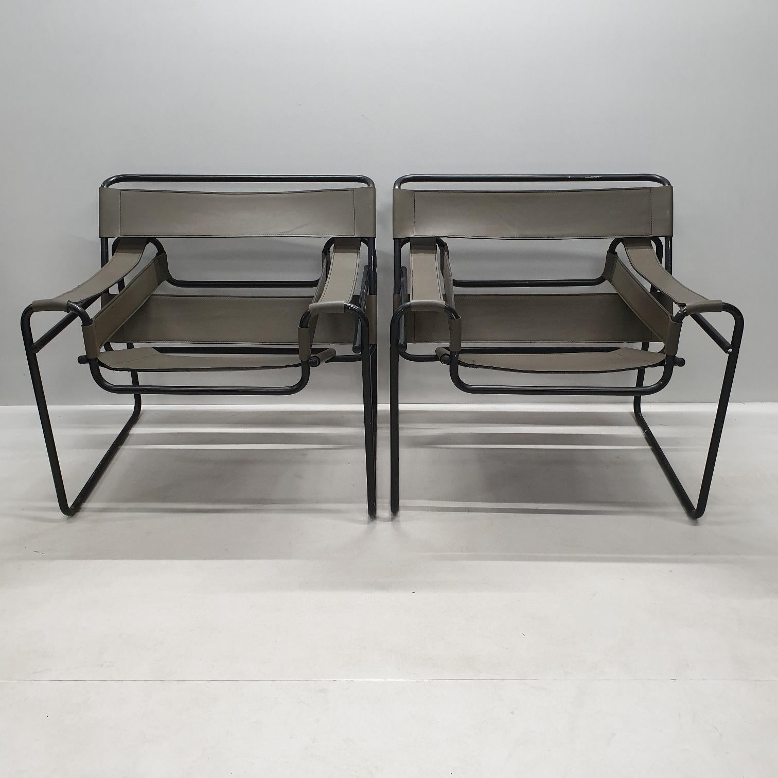 Italian Pair of Wassily B3 Chairs with Rare Black Frame by Marcel Breuer for Gavina