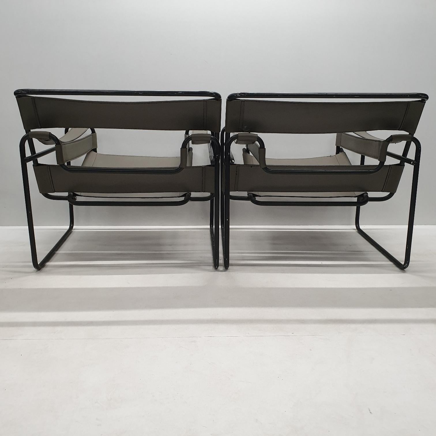 Steel Pair of Wassily B3 Chairs with Rare Black Frame by Marcel Breuer for Gavina