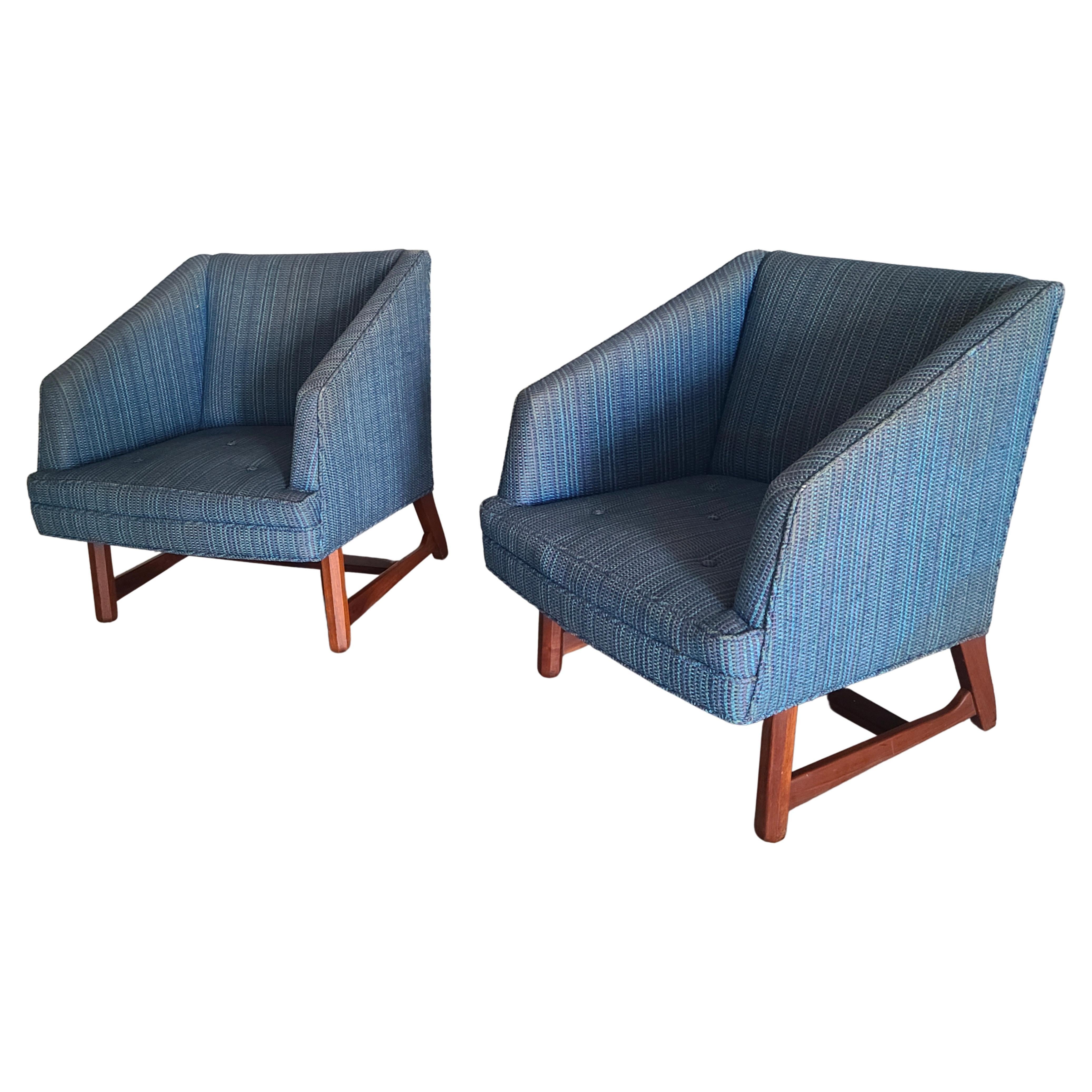 Pair Wedge Lounge Chairs Sculpted Walnut Base Style of Dunbar In Good Condition In Fraser, MI