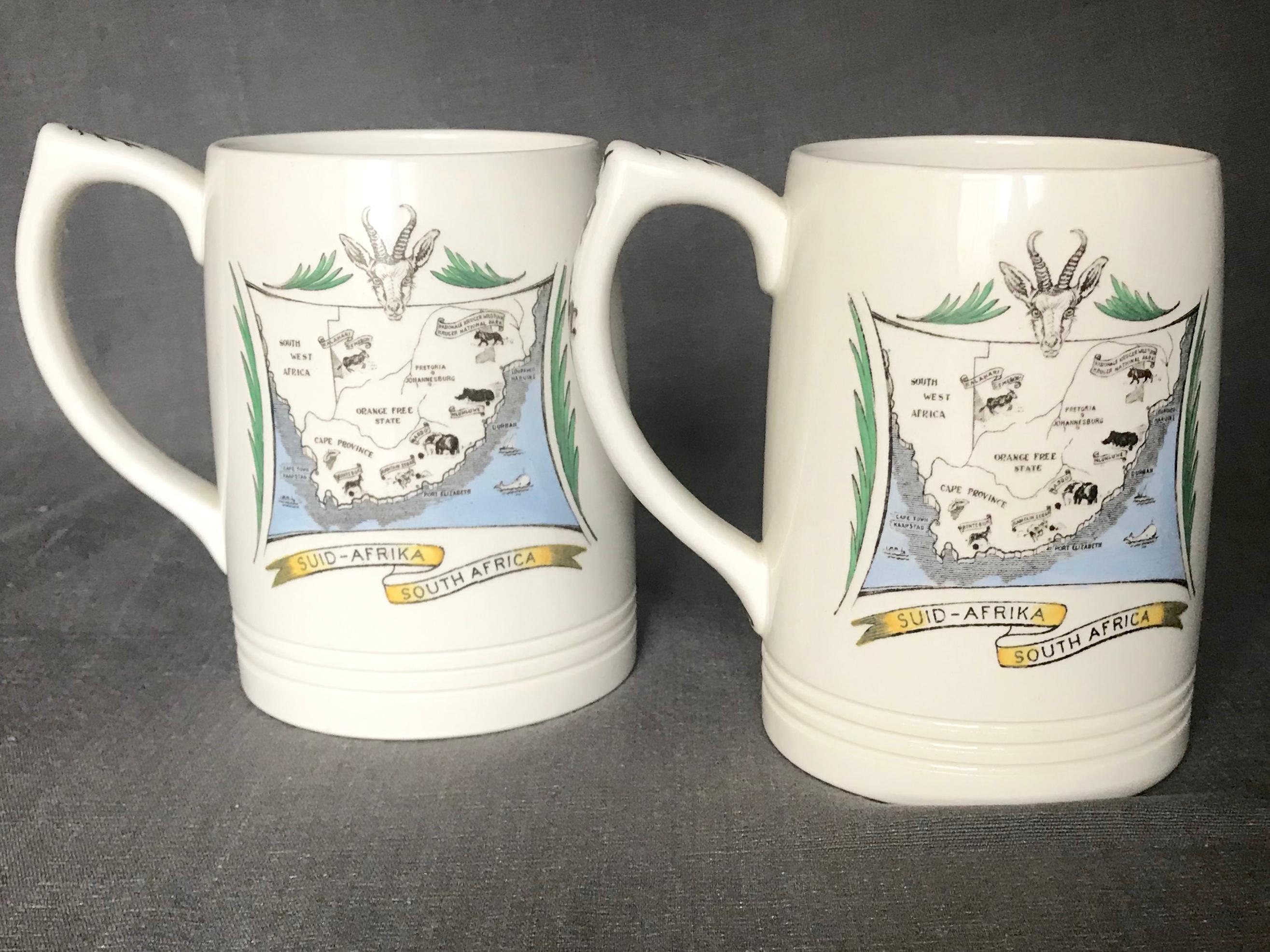 Pair of Wedgwood African Safari Mugs In Good Condition In New York, NY