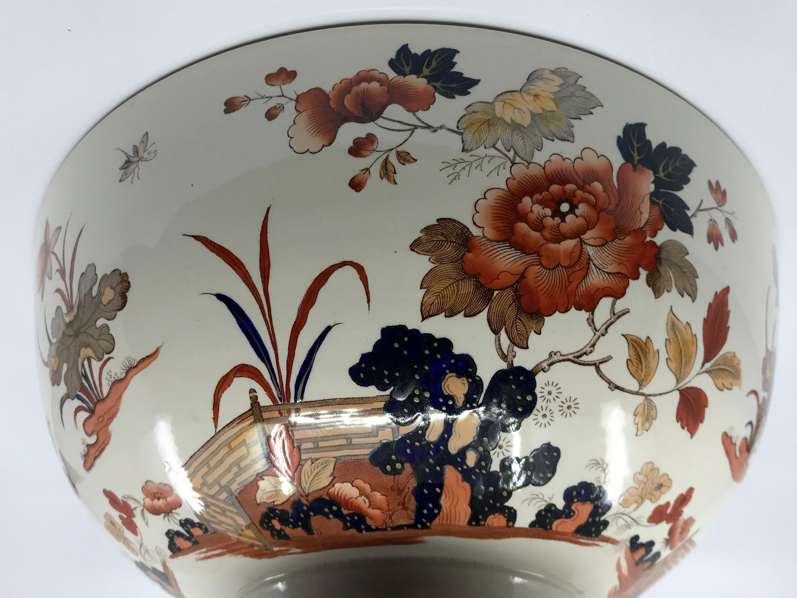 19th Century Pair of Wedgwood Chinoiserie Bowls