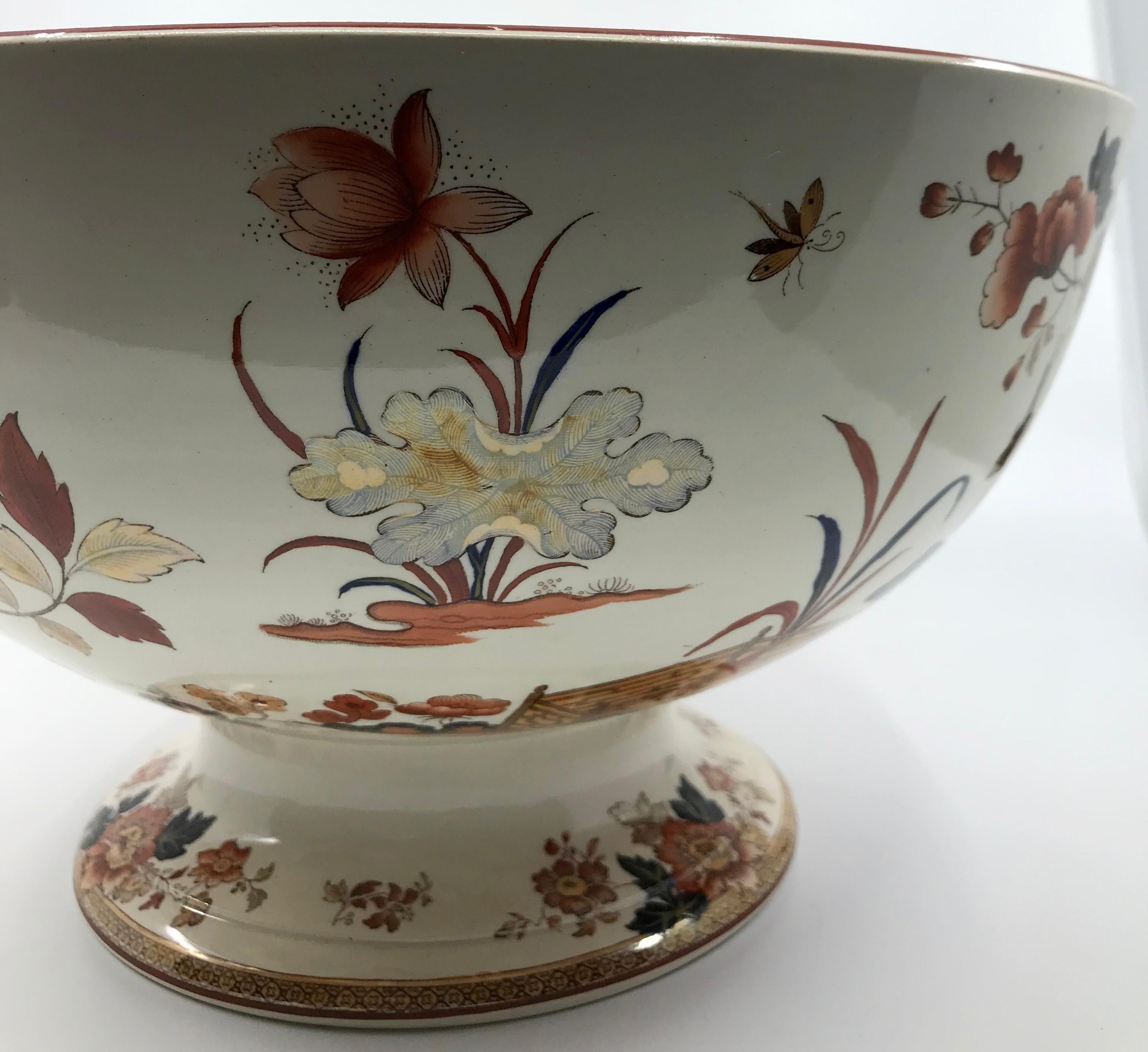 Pottery Pair of Wedgwood Chinoiserie Bowls