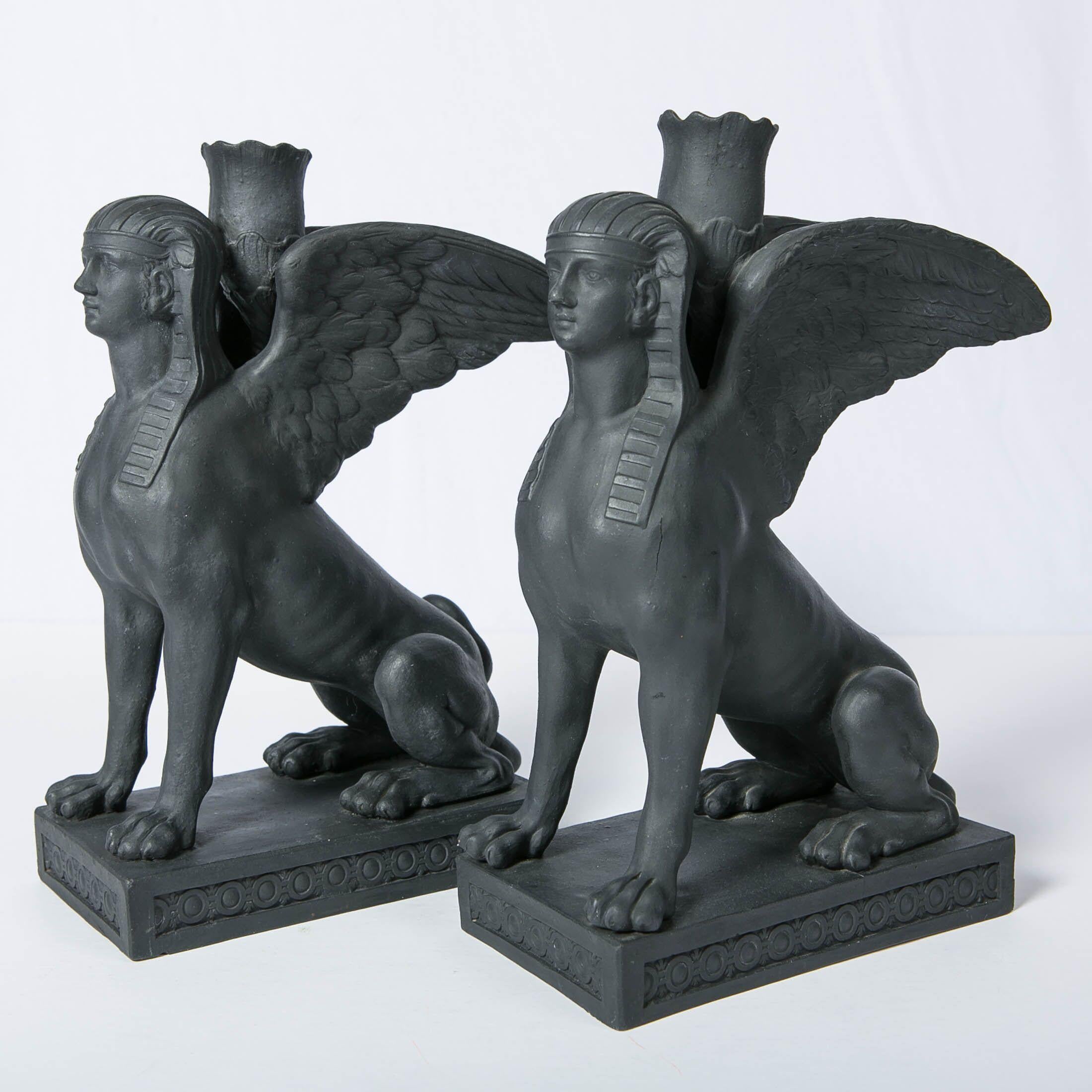 Néo-égyptien Paire de sphinx en basalte noir de style néo-égyptien de Wedgwood, fabriqués au 18ème siècle, Angleterre en vente