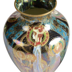 Coppia di vasi a balaustra “Fairyland Lustre” di Wedgwood, disegnati da Daisy Makeig Jones