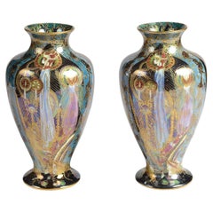 Coppia di vasi a balaustra “Fairyland Lustre” di Wedgwood, disegnati da Daisy Makeig Jones