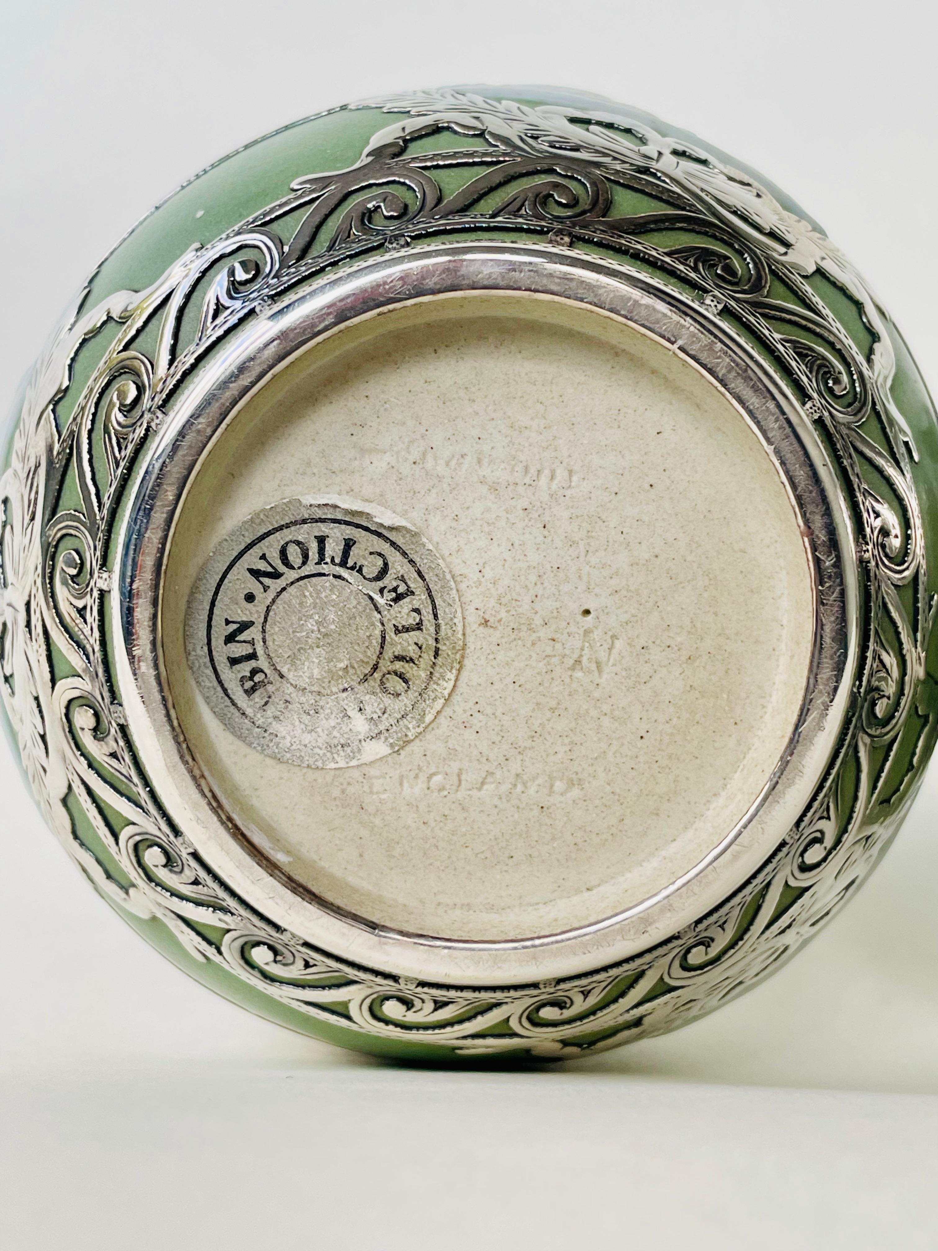 Coppia di vasi a bocciolo estetici Wedgwood Green Jasper Dip Stoneware Silver Overlay in vendita 5