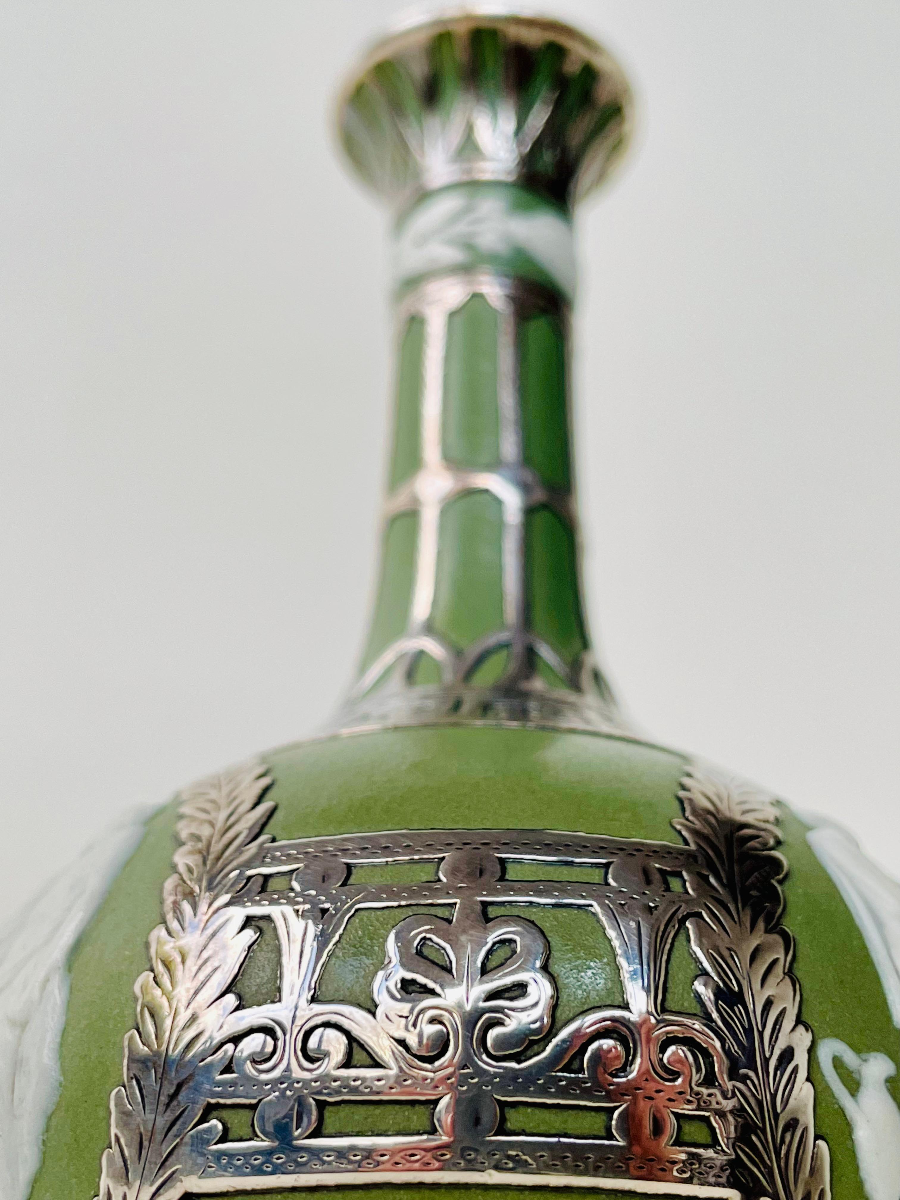 Coppia di vasi a bocciolo estetici Wedgwood Green Jasper Dip Stoneware Silver Overlay in vendita 2