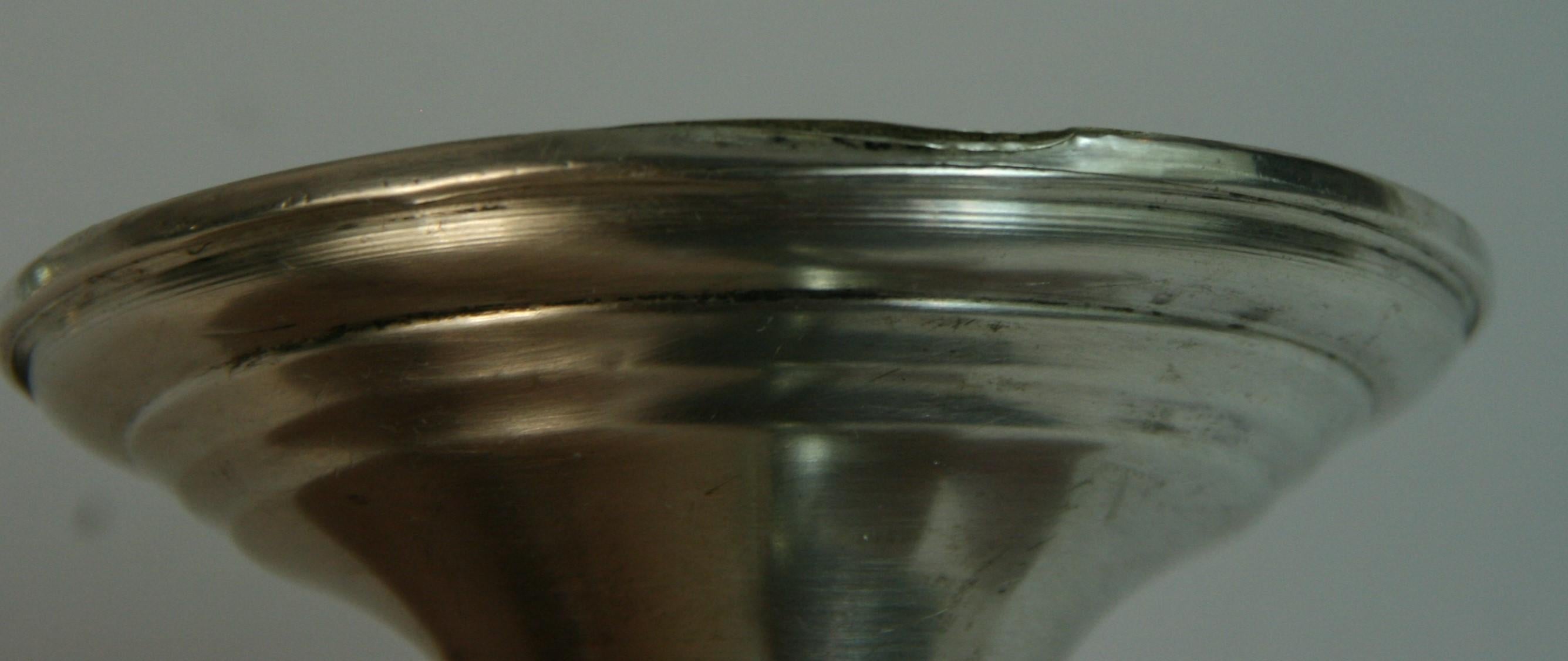 Coppia di bastoncini/portacandele scanalati in argento massiccio in vendita 1