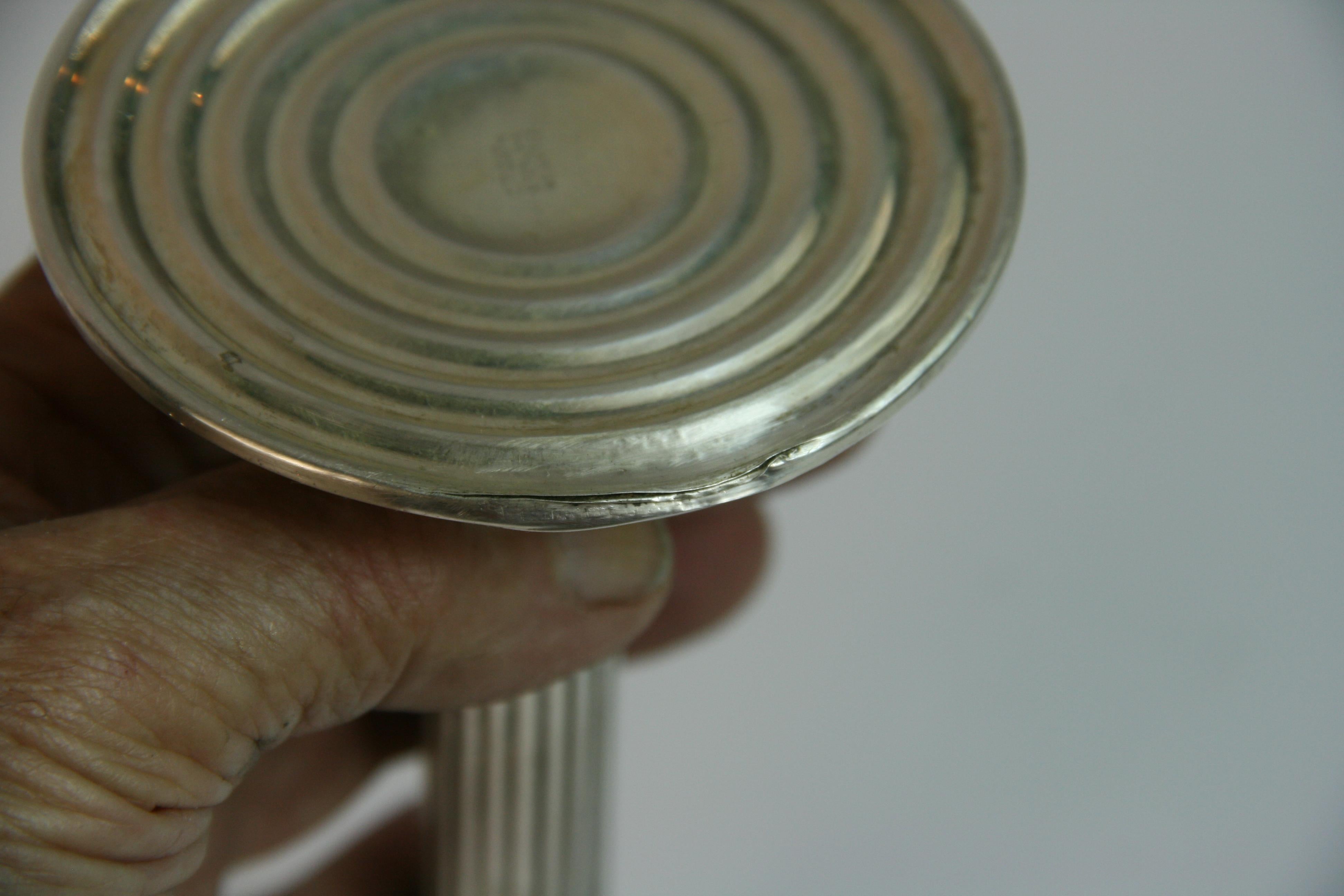 Coppia di bastoncini/portacandele scanalati in argento massiccio in vendita 2