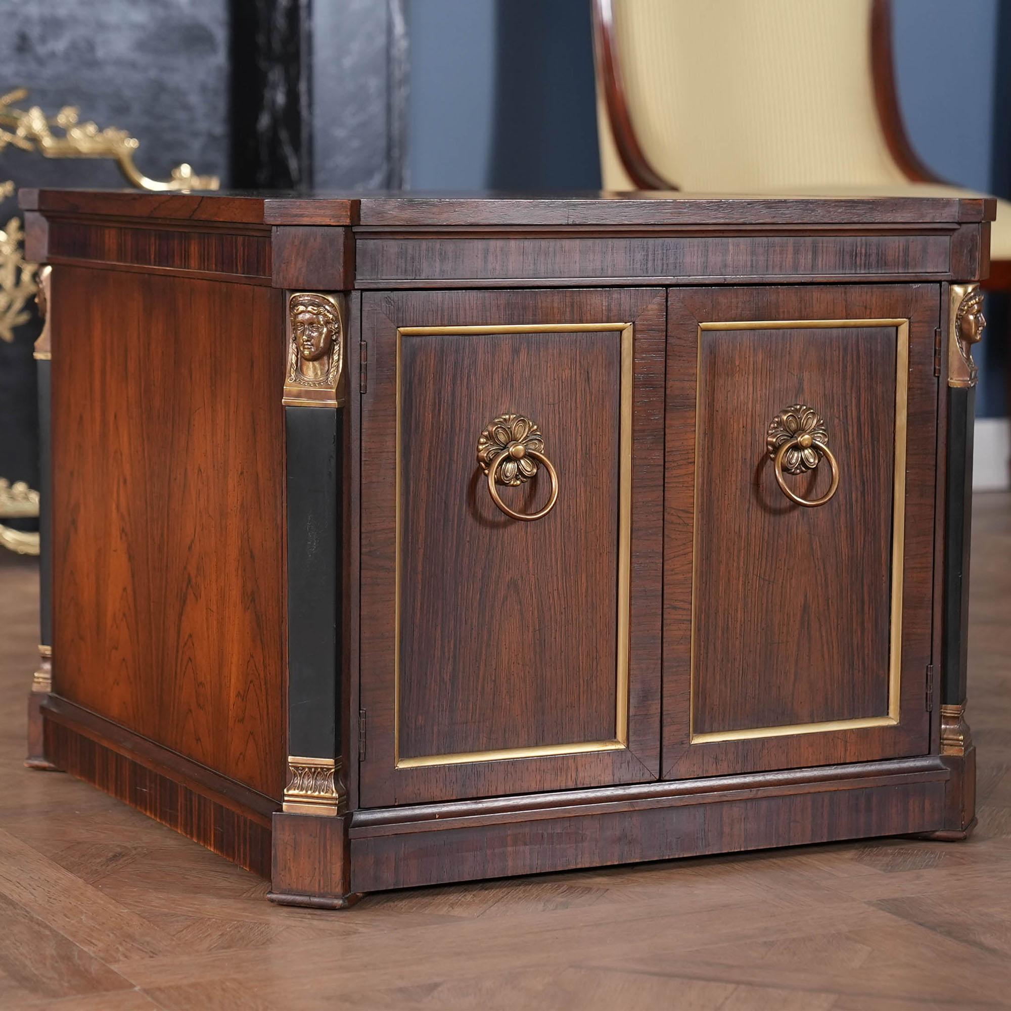 Renaissance Paire de tables d'appoint Weiman en vente