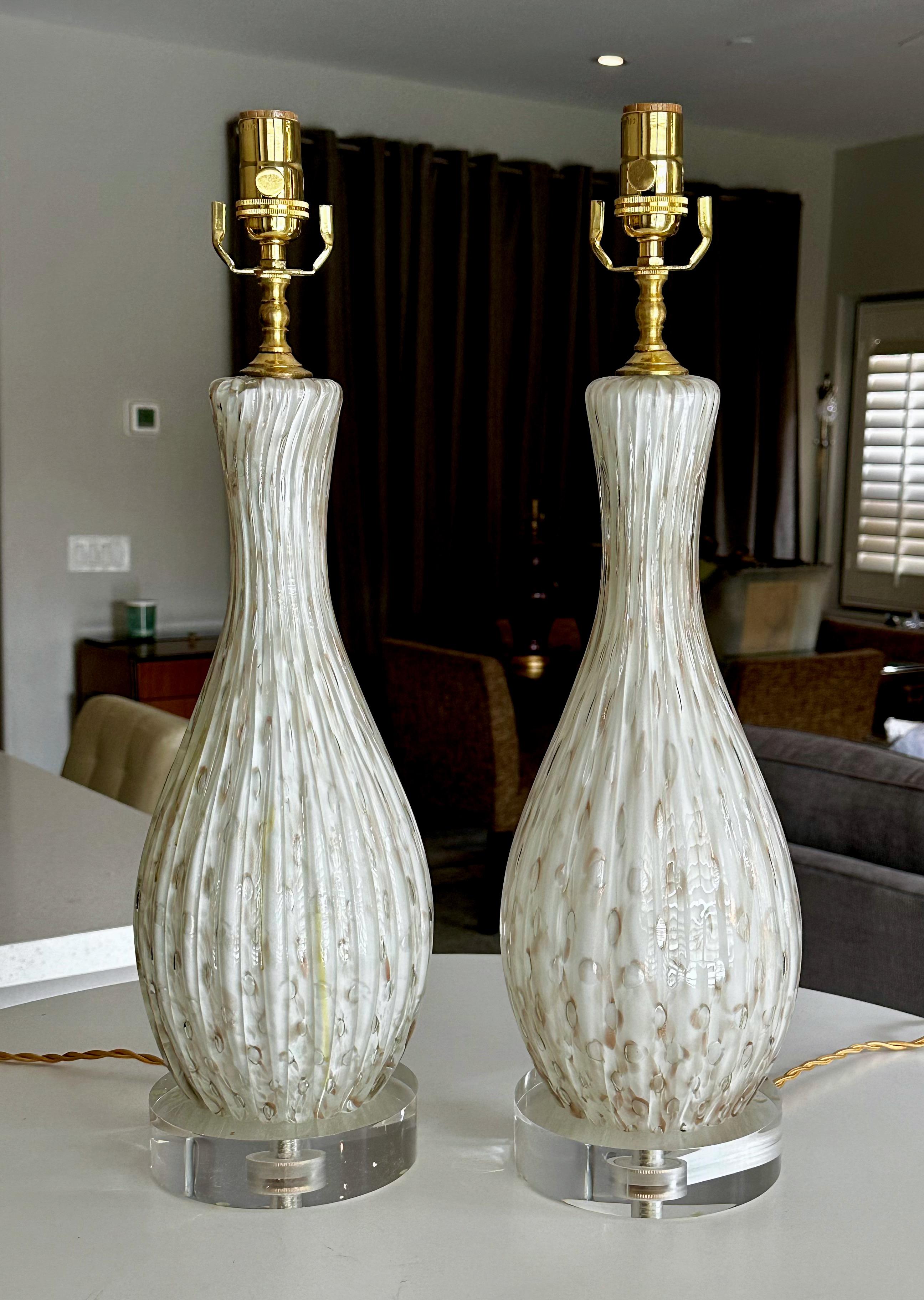 Pair White Copper Bubbles Aventurine Murano Glass Lamps In Good Condition For Sale In Palm Springs, CA