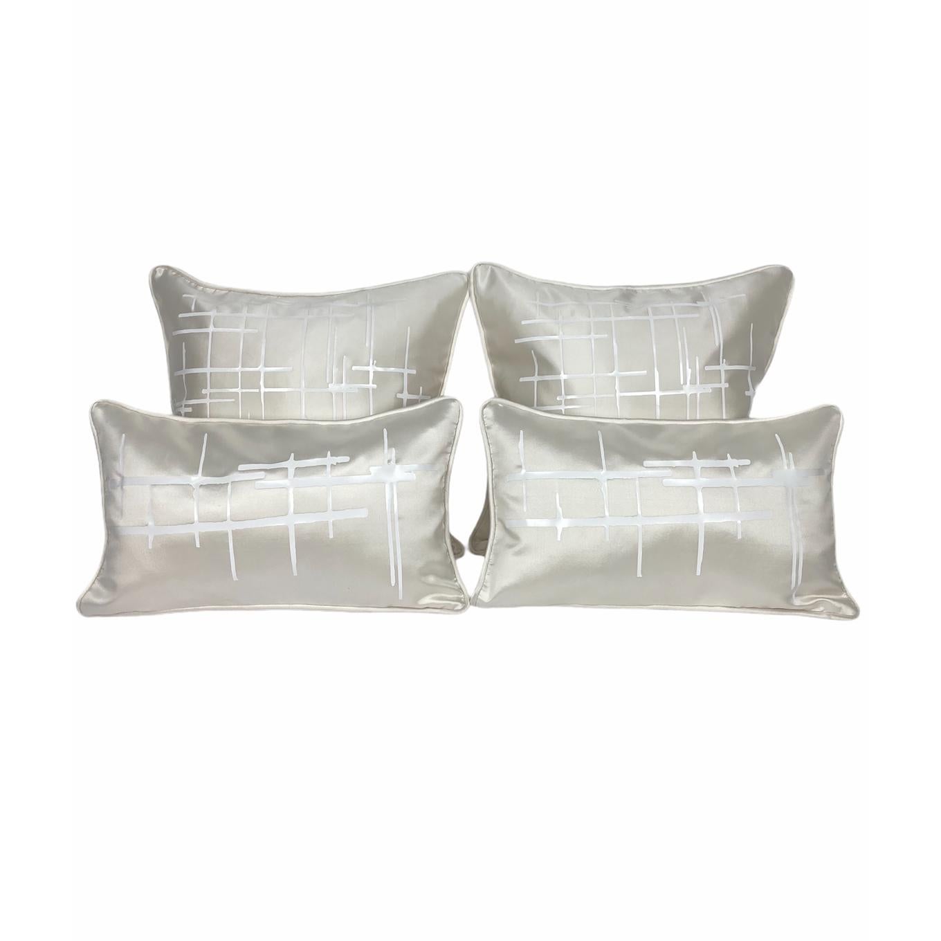 Pair of White Criss Cross Off- White Silk Wool Throw Pillows In New Condition For Sale In New York, NY