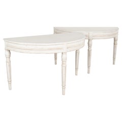 Paire de tables d'appoint Demi Lune blanches, Suède vers 1840-60