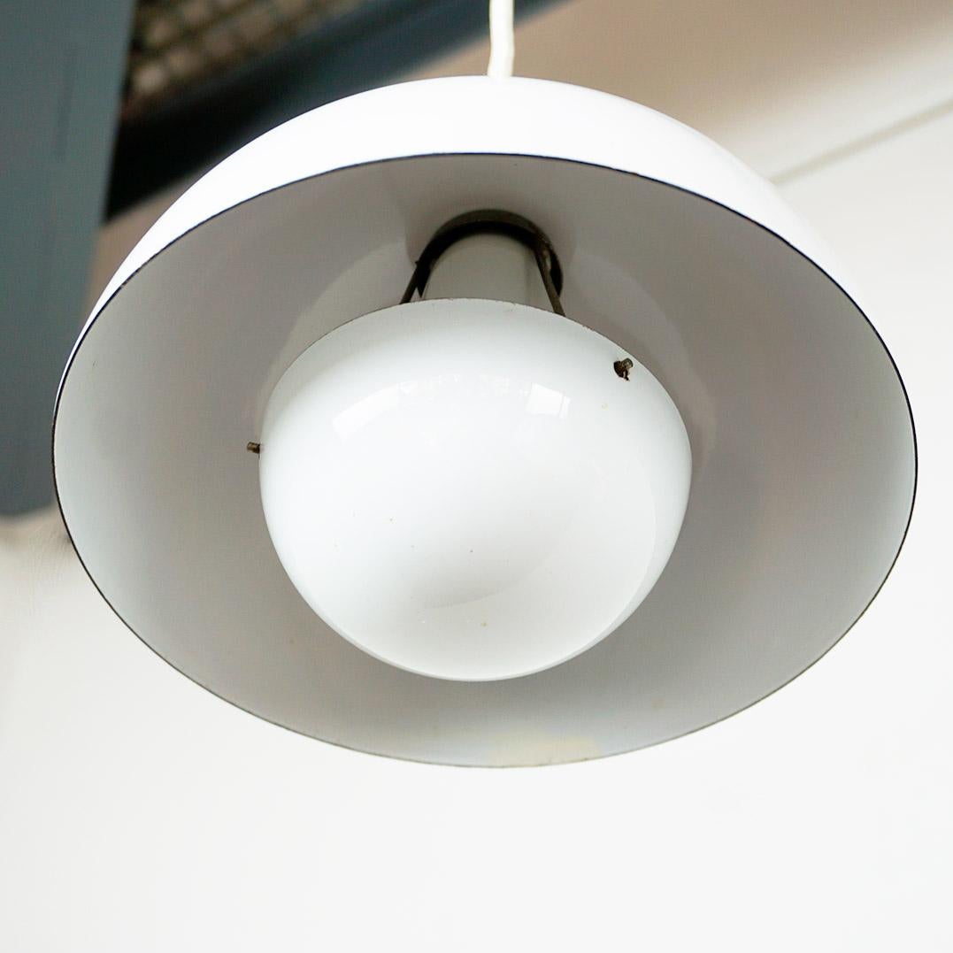 Pair White Enameled Flowerpot Pendant by Verner Panton for Louis Poulsen Denmark In Good Condition In Vienna, AT