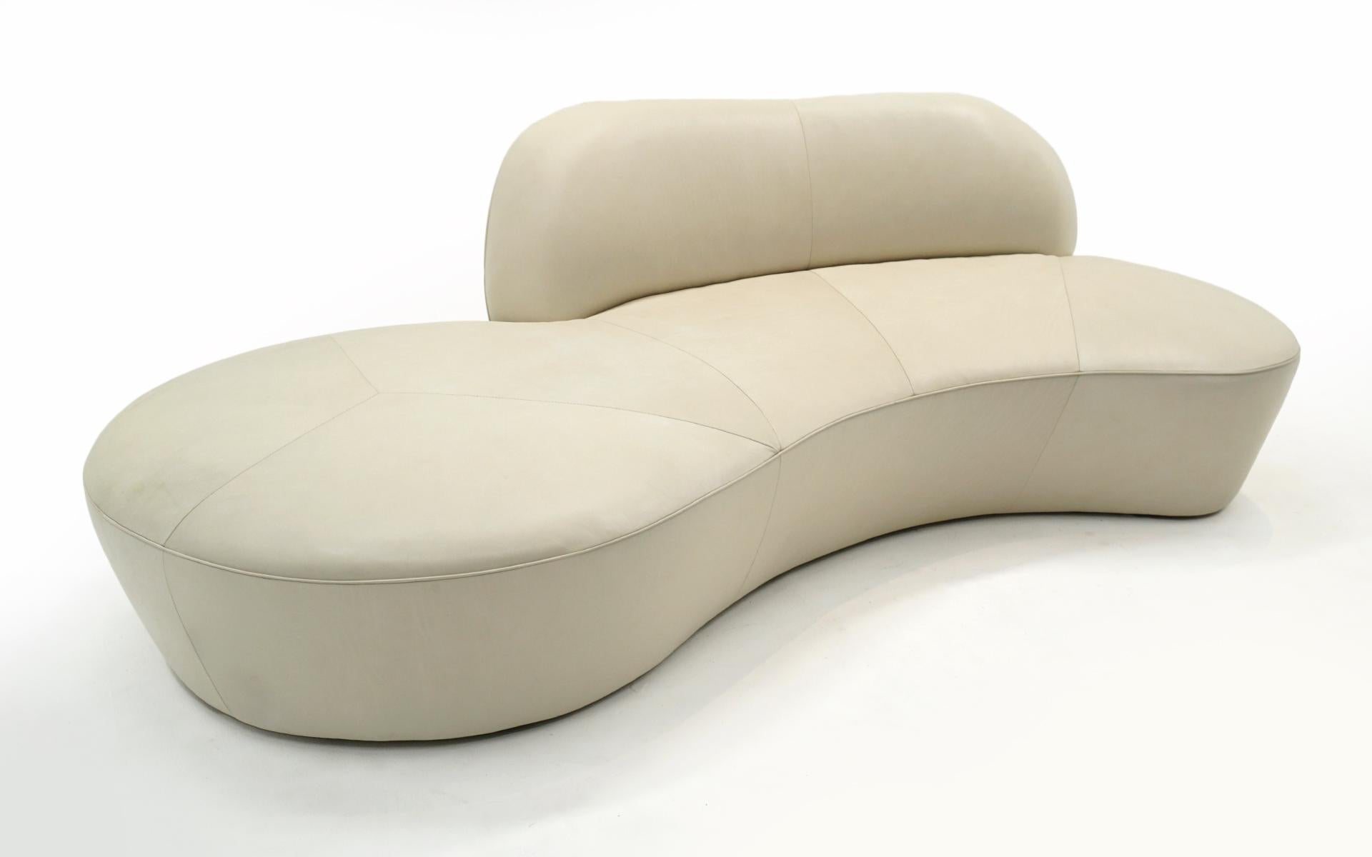 Pair White / Ivory Curved Leather Zoe Cloud Sofas by Vladimir Kagan, Signed For Sale 4