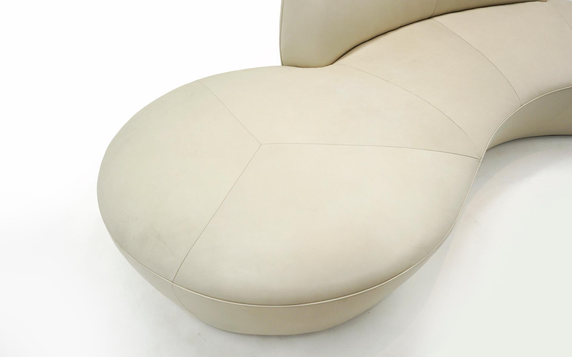 Pair White / Ivory Curved Leather Zoe Cloud Sofas by Vladimir Kagan, Signed For Sale 5