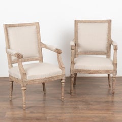 Paire de fauteuils de style gustavien peints en blanc, Suède vers 1900