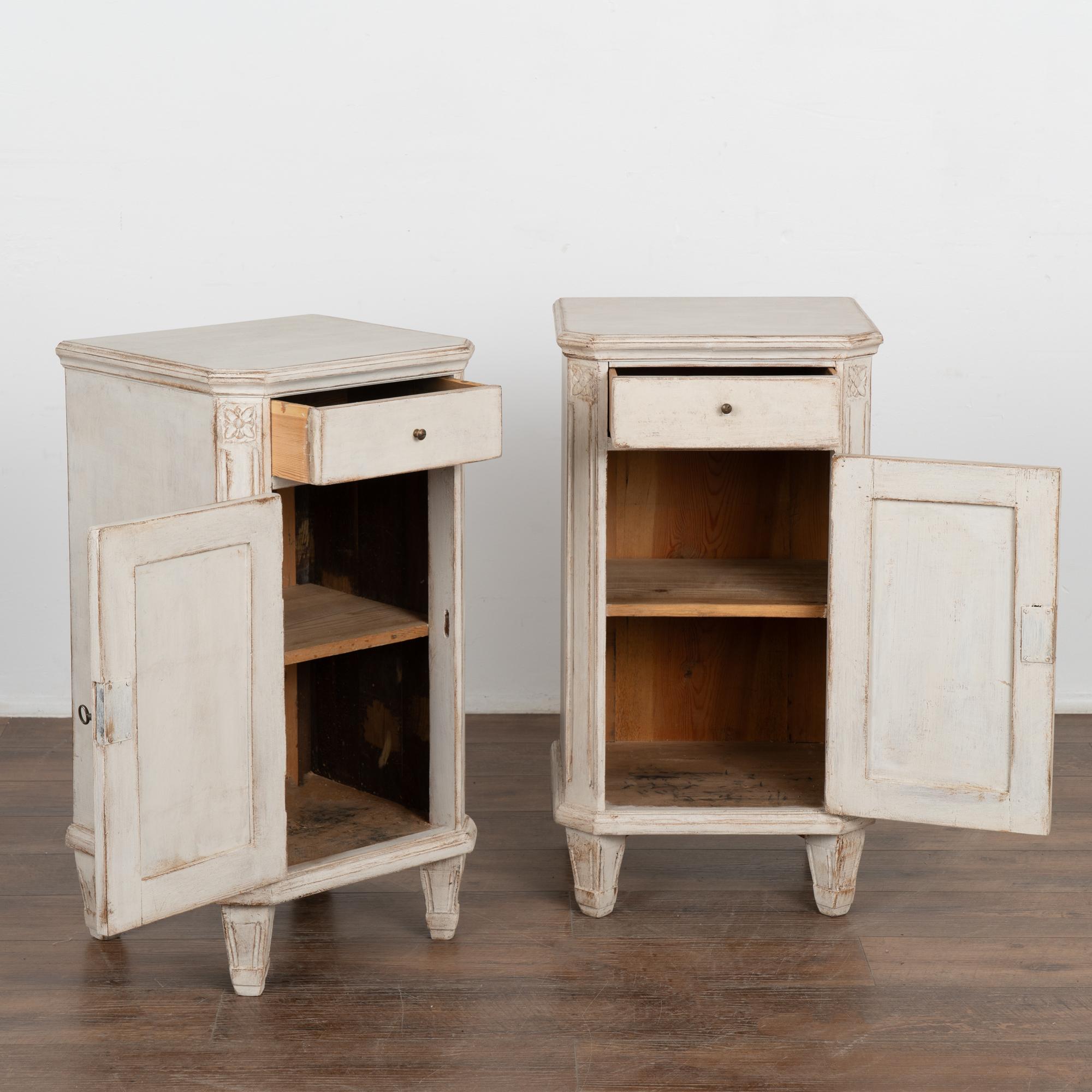 Country Pair, White Painted Nightstands, Sweden circa 1880 For Sale