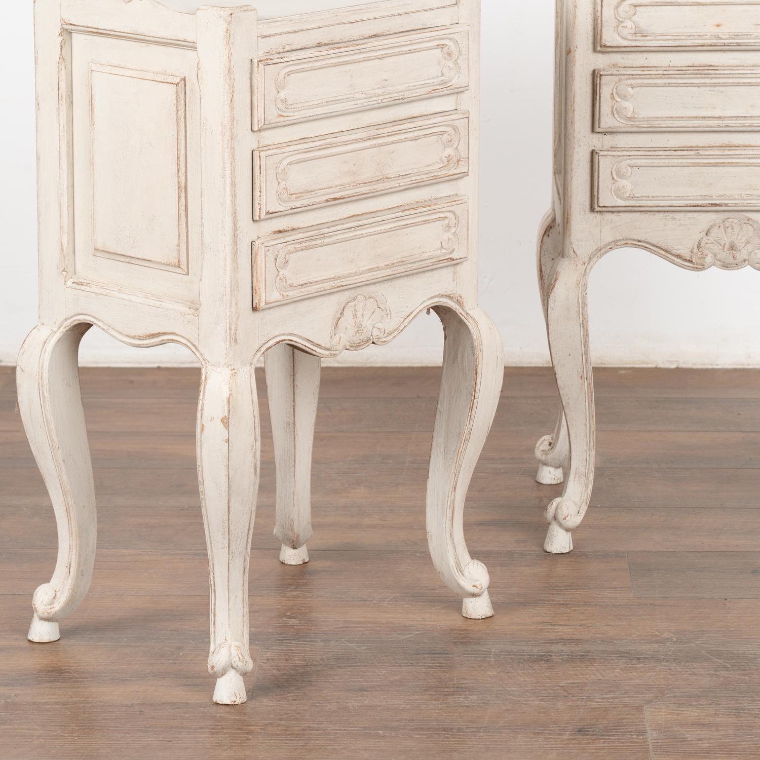 French Provincial Pair, White Painted Small Chest of Drawers Nightstands, France Circa 1920 For Sale