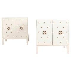 Paire d'armoires blanches de style Parzinger