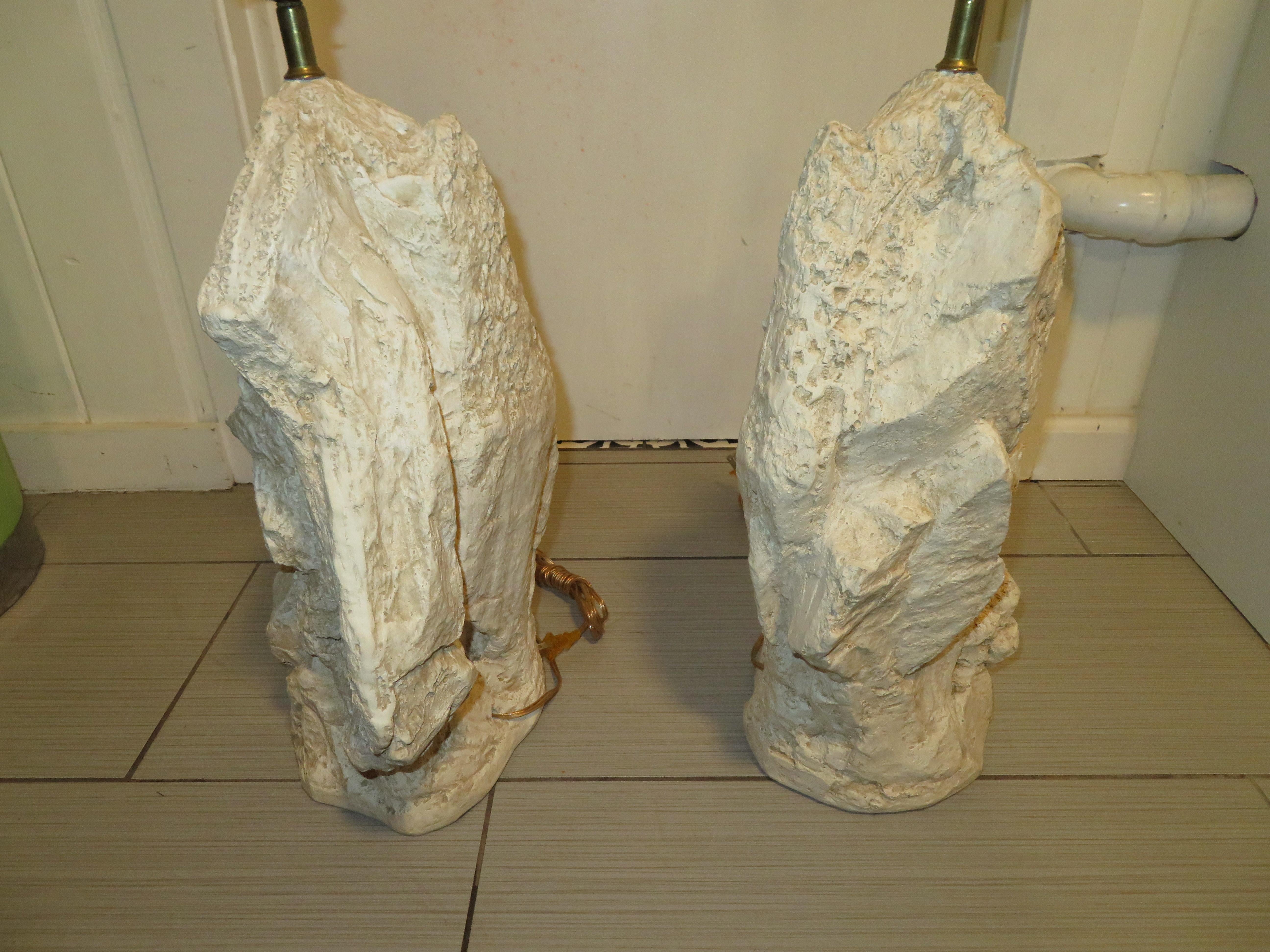 Pair White Plaster Table Lamps, Modern Quarry-Rock Design, Attributed to Sirmos For Sale 5
