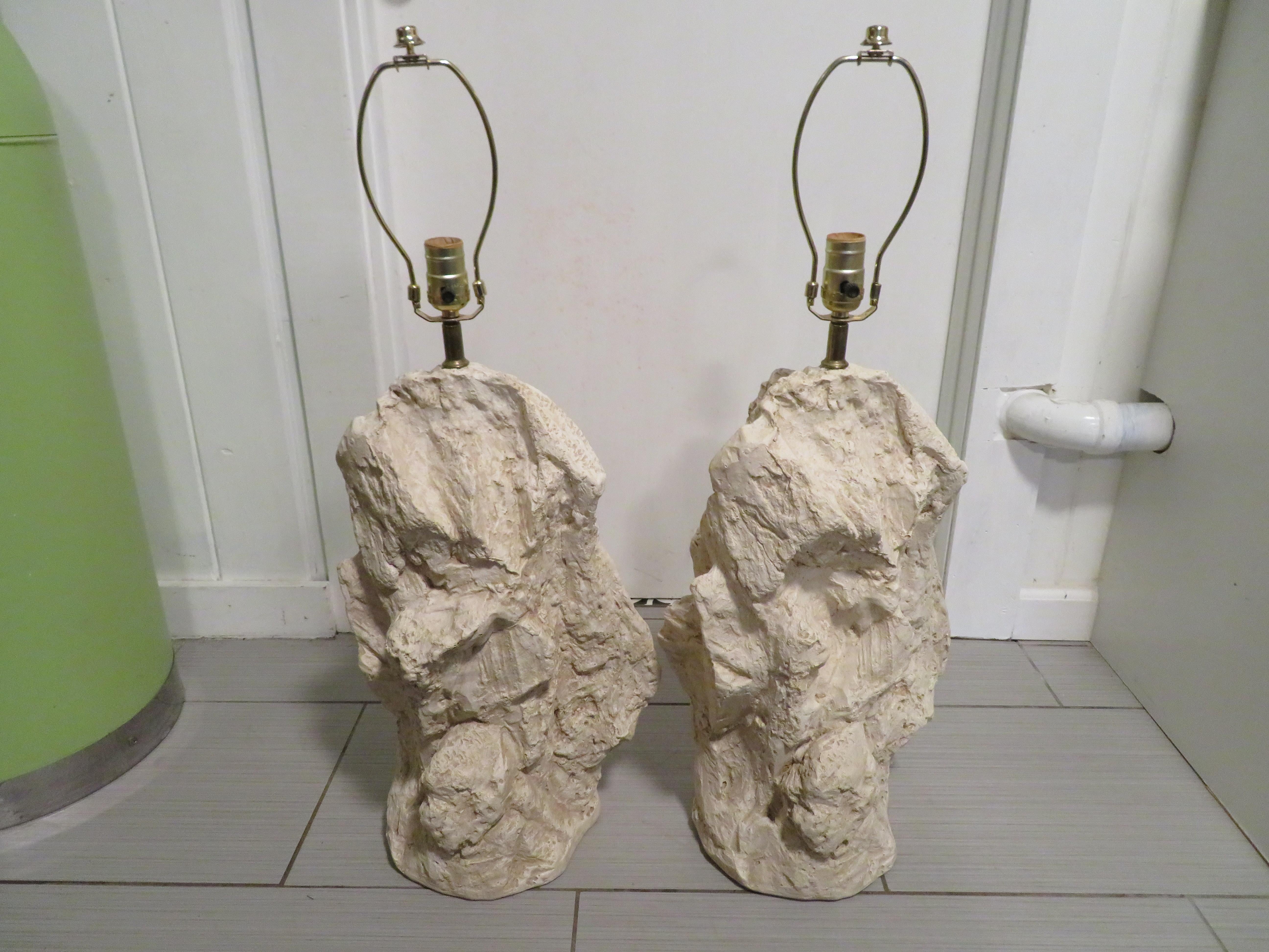 Pair White Plaster Table Lamps, Modern Quarry-Rock Design, Attributed to Sirmos For Sale 7
