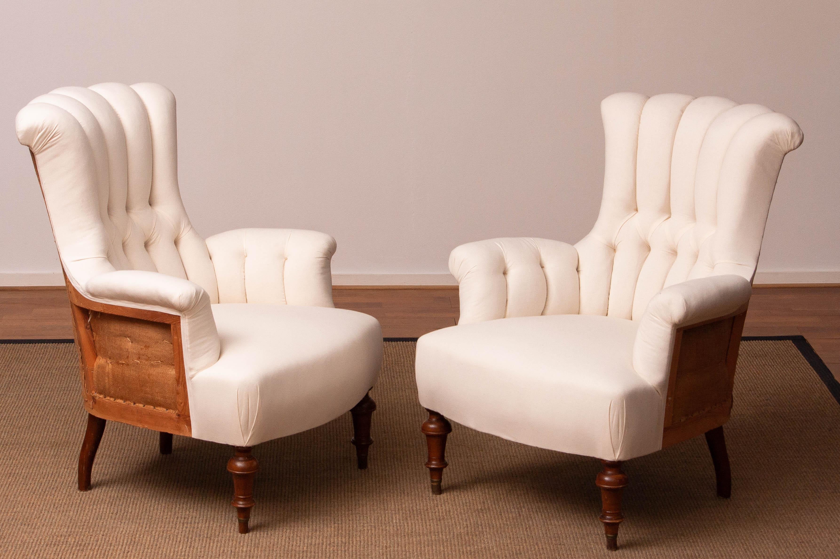 Pair White Victorian Deconstructed Style Tufted Scroll-back Chairs In Good Condition For Sale In Silvolde, Gelderland