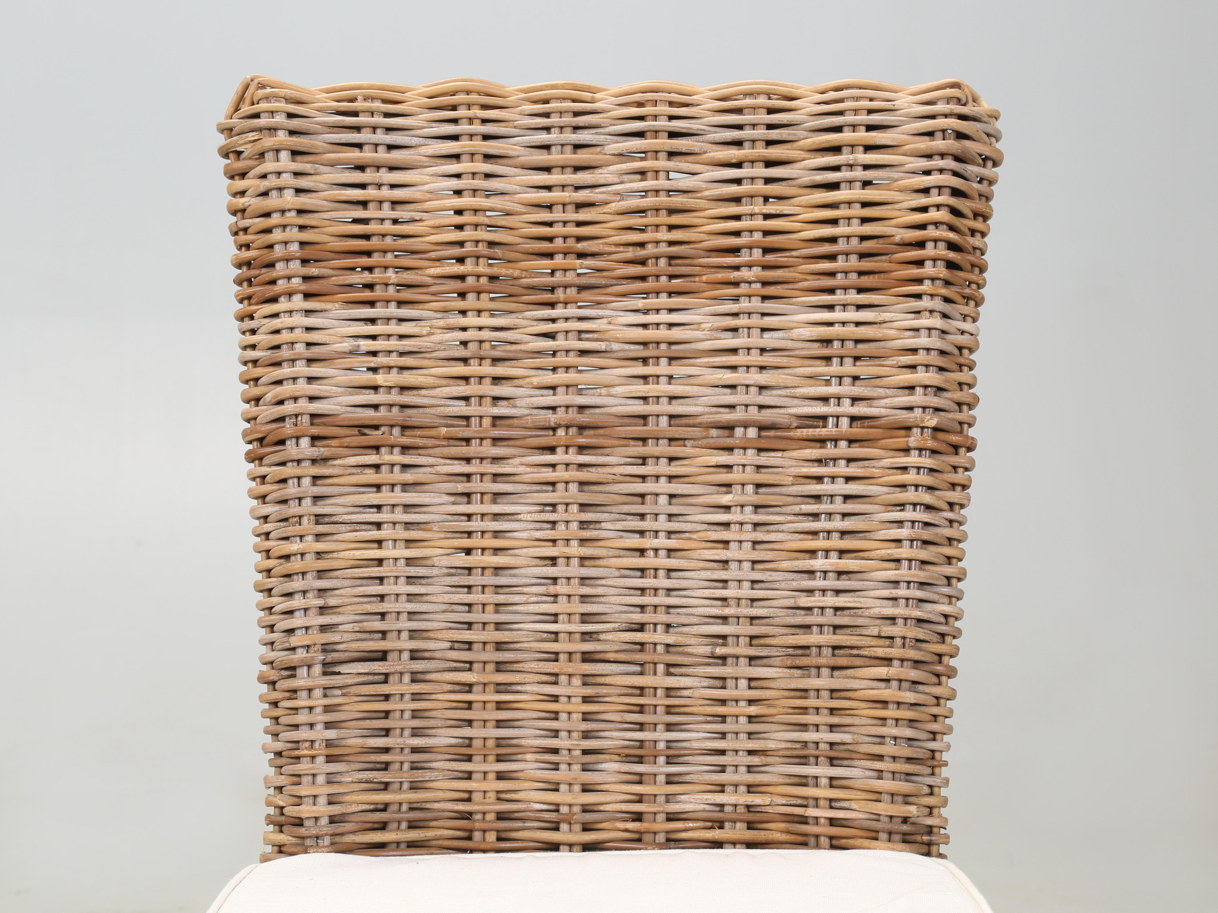 Country Paire de chaises en osier importées d'Angleterre dans les années 1990, exemples d'exposition en vente