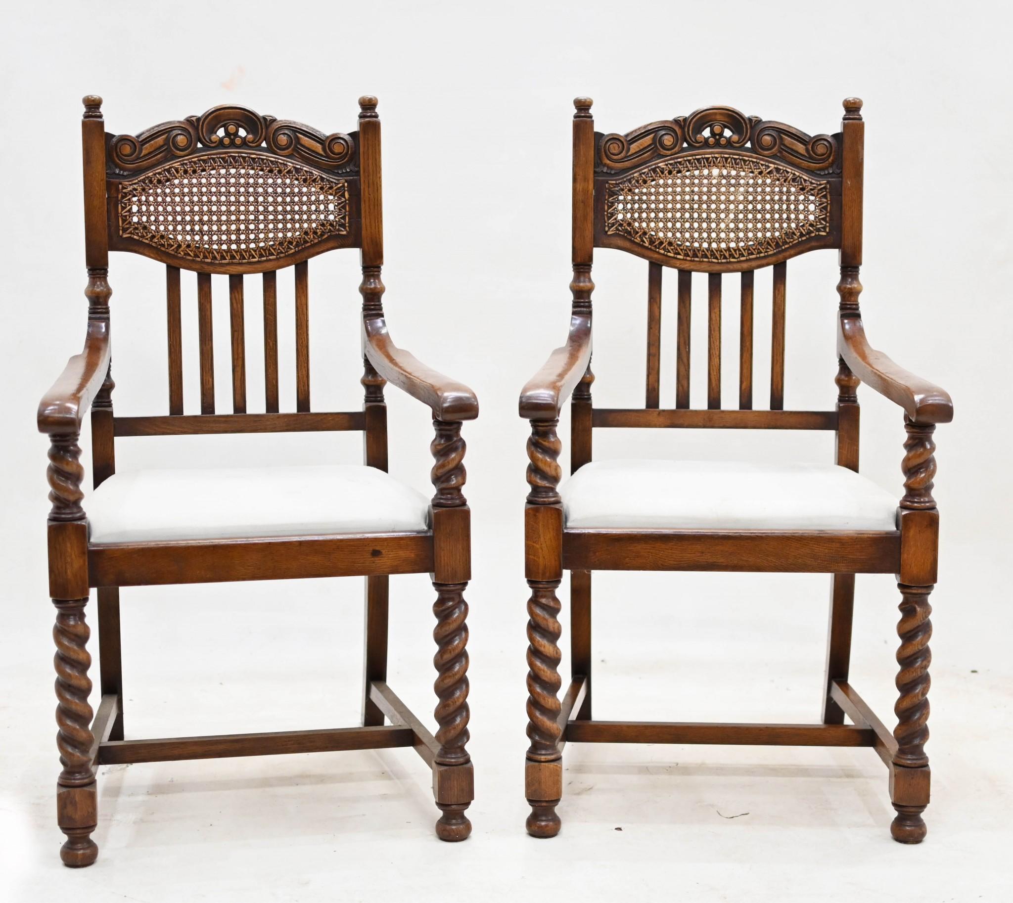 Paire de chaises William and Mary en chêne de ferme à torsion d'orge en vente 5
