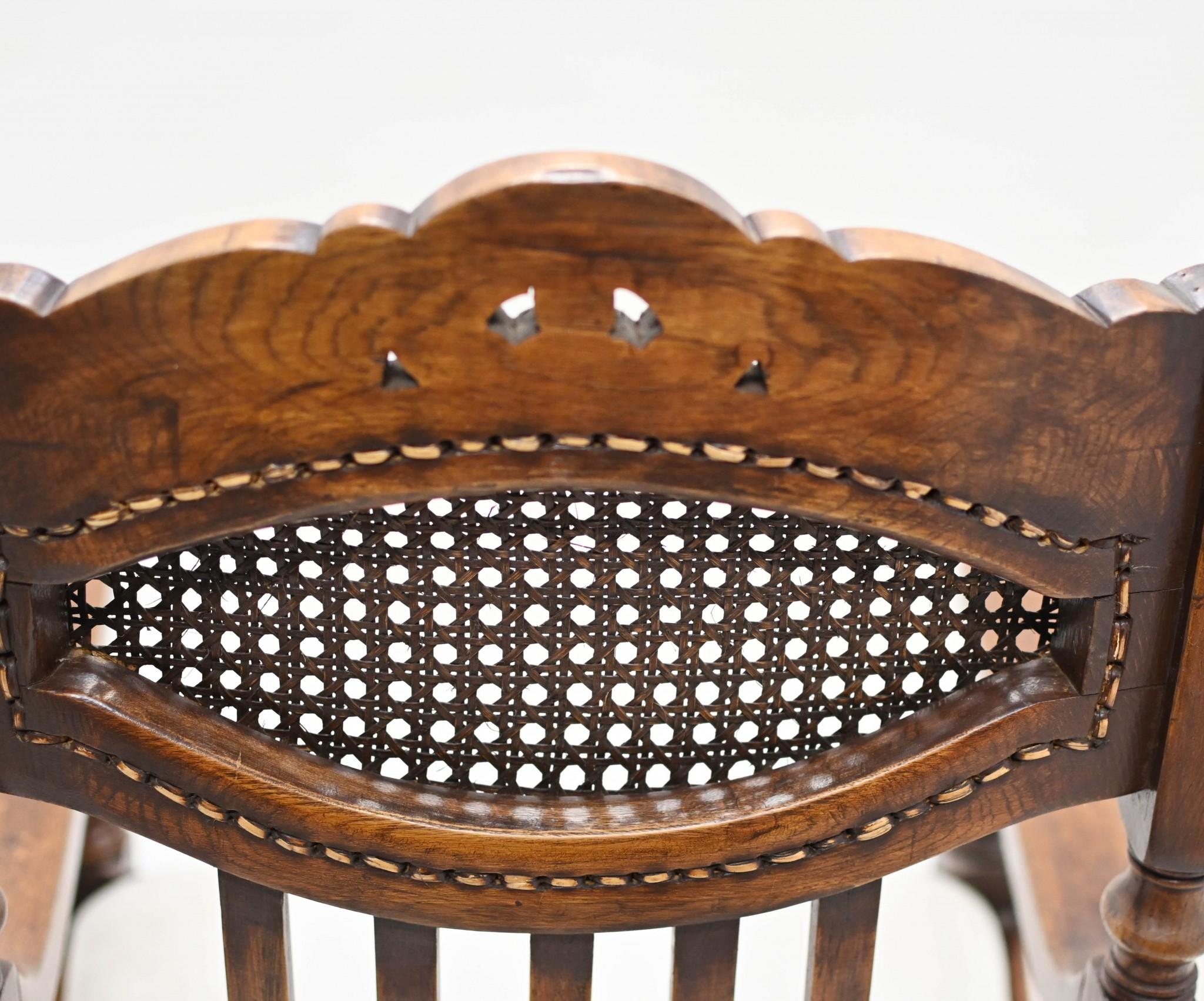 Paire de chaises William and Mary en chêne de ferme à torsion d'orge Bon état - En vente à Potters Bar, GB