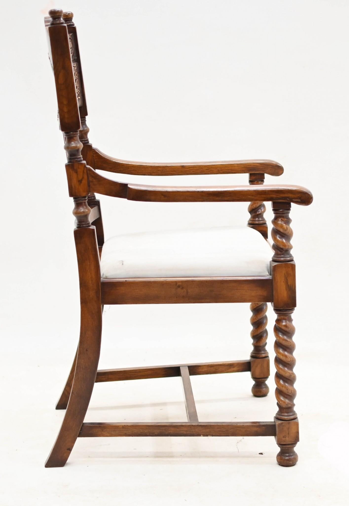 Chêne Paire de chaises William and Mary en chêne de ferme à torsion d'orge en vente