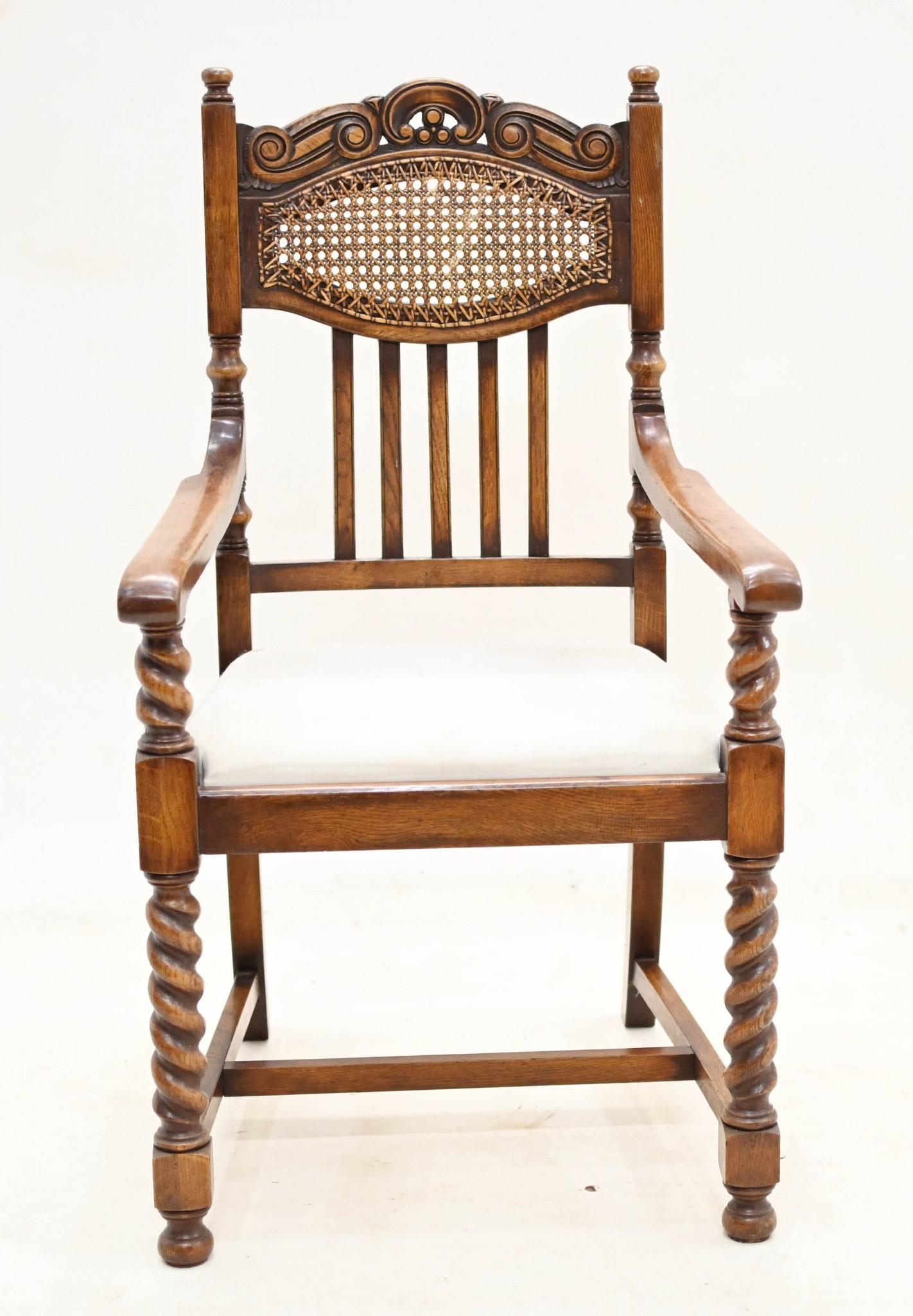 Paire de chaises William and Mary en chêne de ferme à torsion d'orge en vente 4