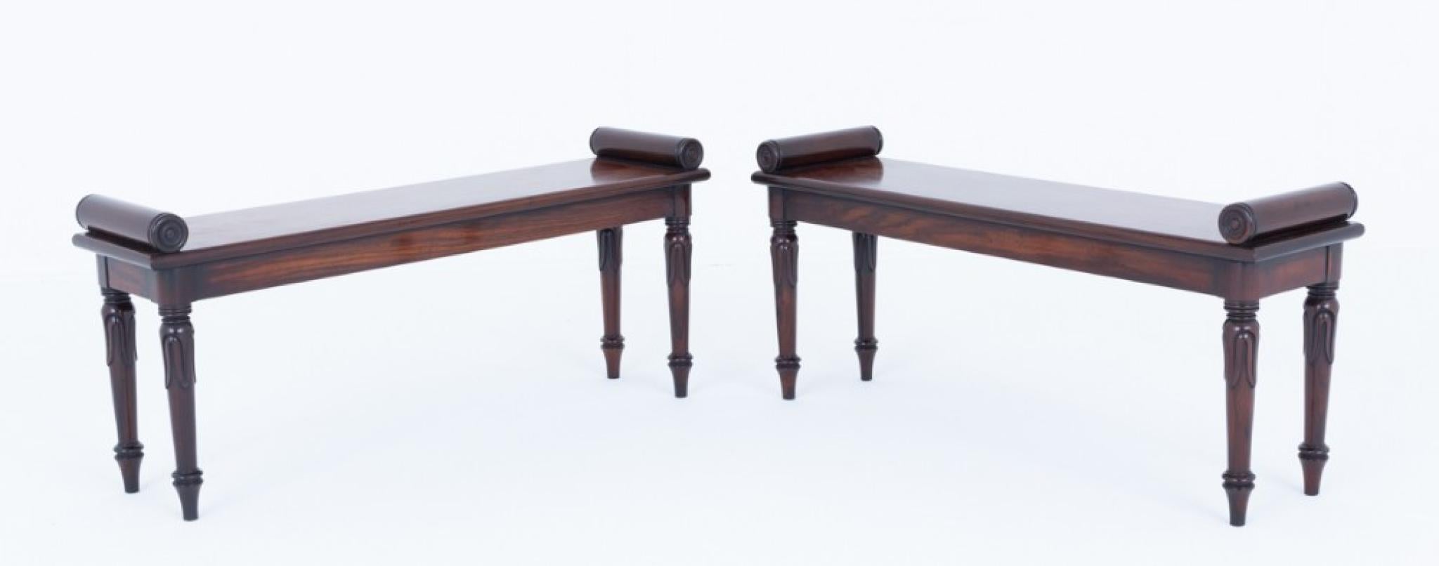 Début du 20ème siècle Paire de tabourets de fenêtre The Window en vente