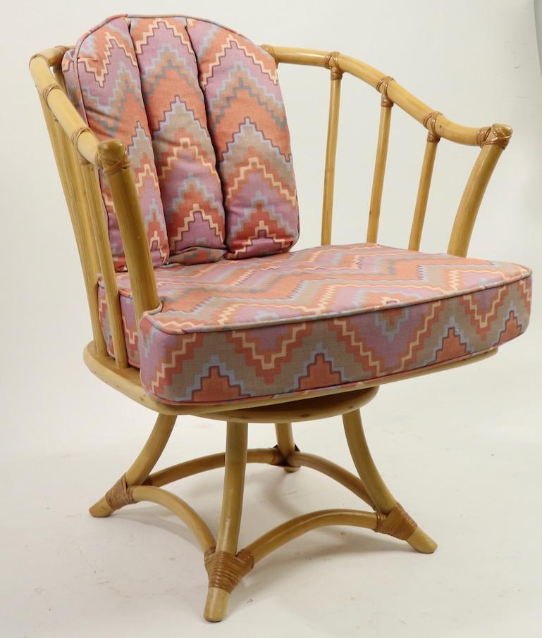 Mid-Century Modern Paire de chaises pivotantes en bambou de Willow and Reed par Henry Olko en vente