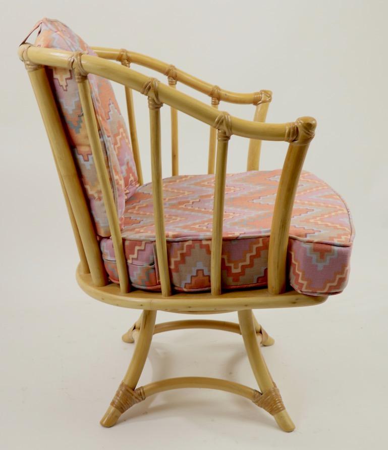 20ième siècle Paire de chaises pivotantes en bambou de Willow and Reed par Henry Olko en vente