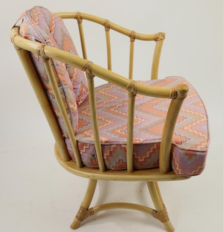 Tissu d'ameublement Paire de chaises pivotantes en bambou de Willow and Reed par Henry Olko en vente