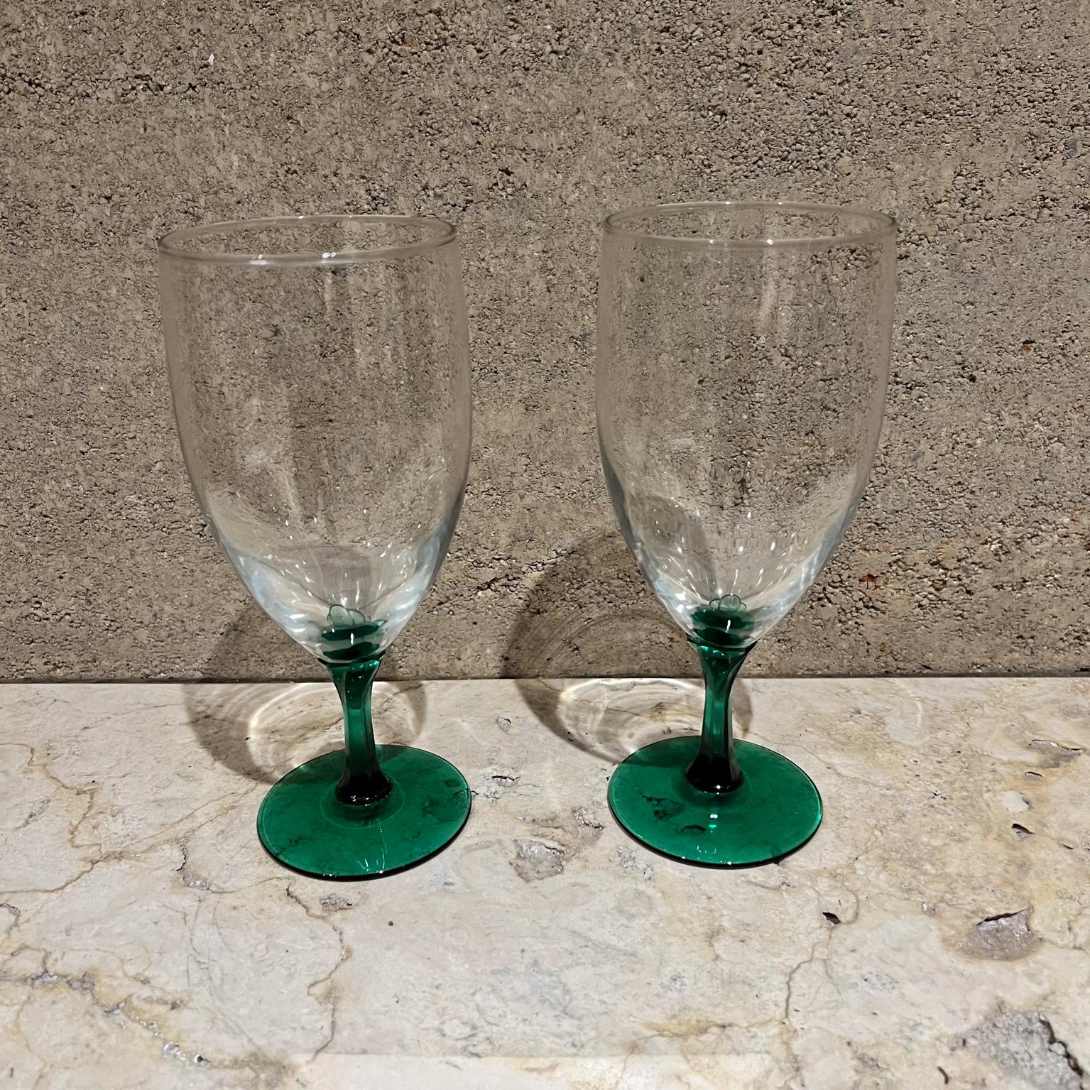 Weinstielgläser Grünes Kunstglas
7,75 h x 3,25 Durchmesser
Original Jahrgang
Siehe Bilder