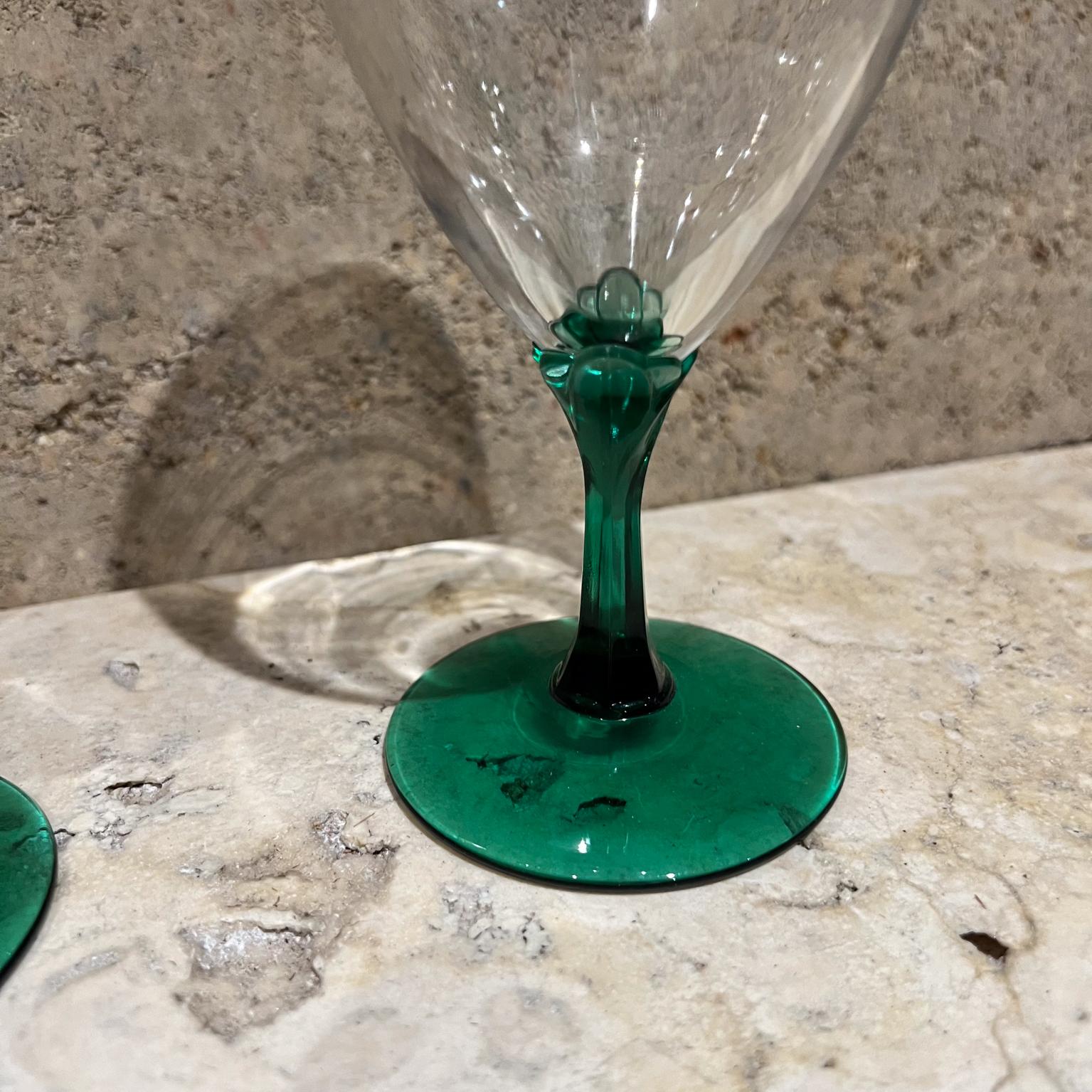 1970er Jahre Paar grüne Stem-Wein-Wasser-Kelchgläser im Zustand „Gut“ im Angebot in Chula Vista, CA