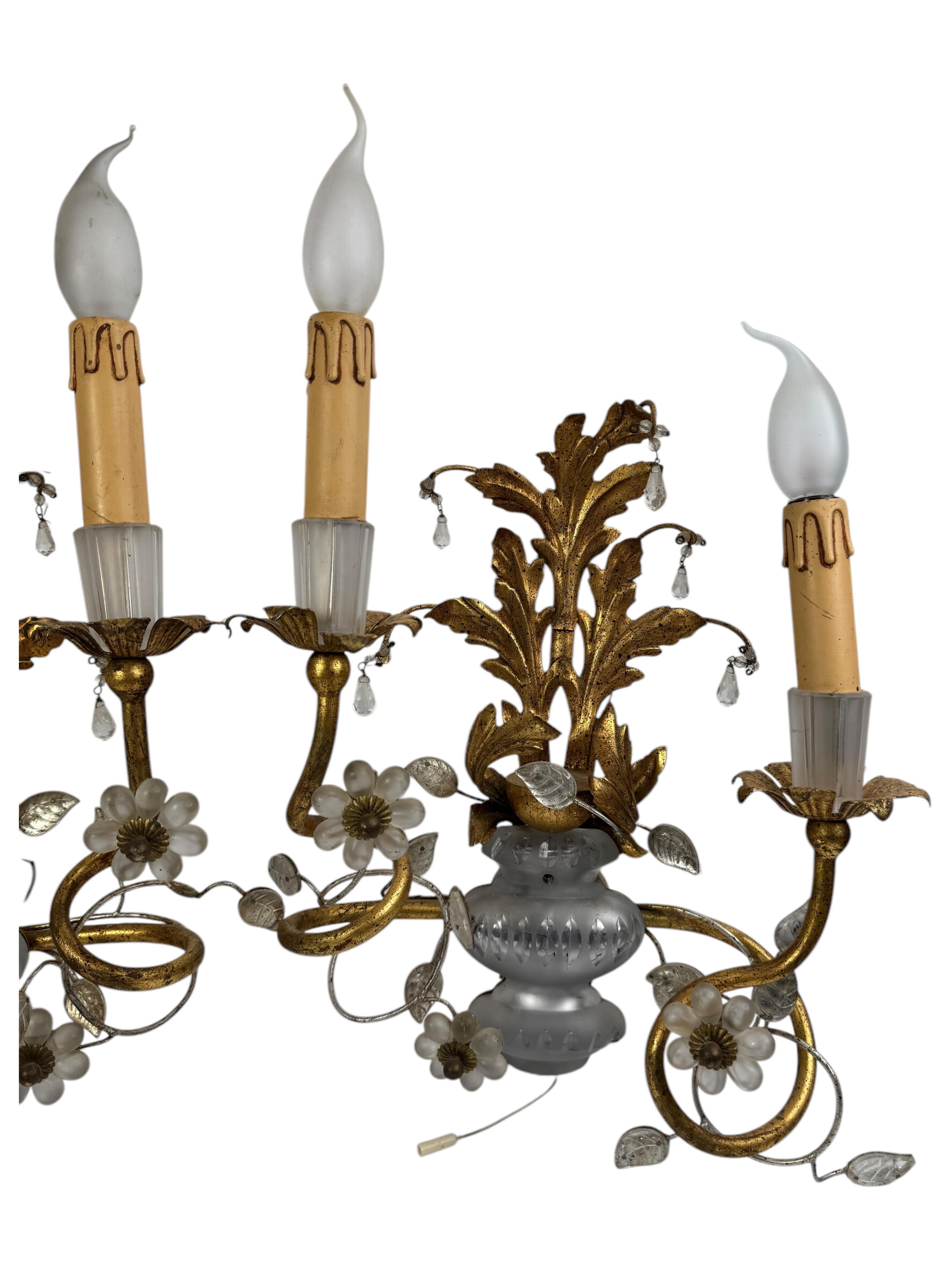 Paar wunderbare Baguès oder Banci Firenze Bergkristall Urne Wandleuchter, Vintage 1950s (Hollywood Regency) im Angebot
