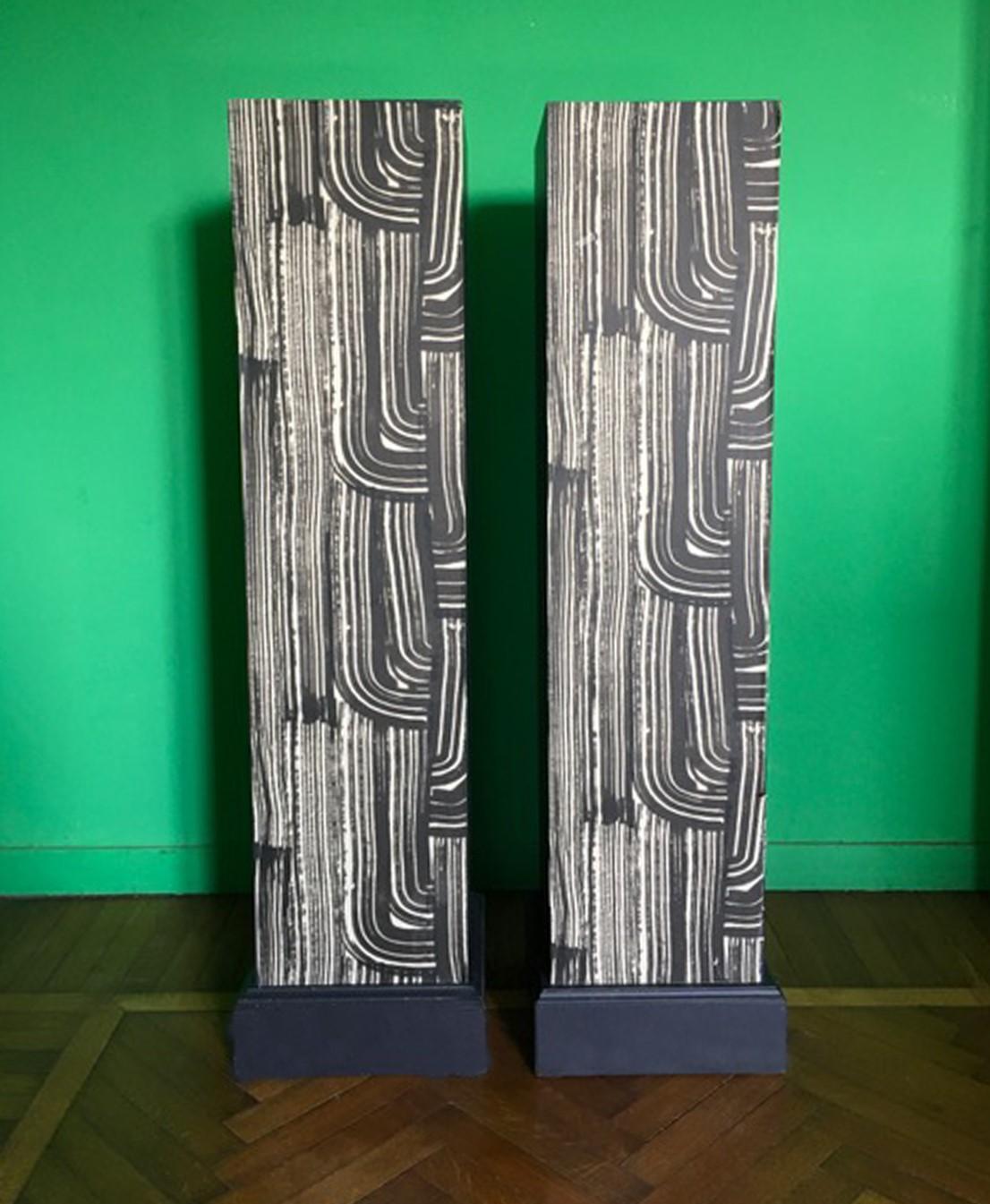 Hand-Crafted Pair of Wooden Columns in Grey For Sale