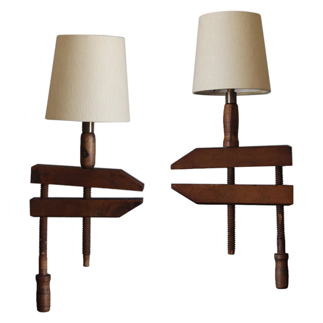 Paire de lampes à vis en bois avec abat-jour par Understated Design Los Angeles