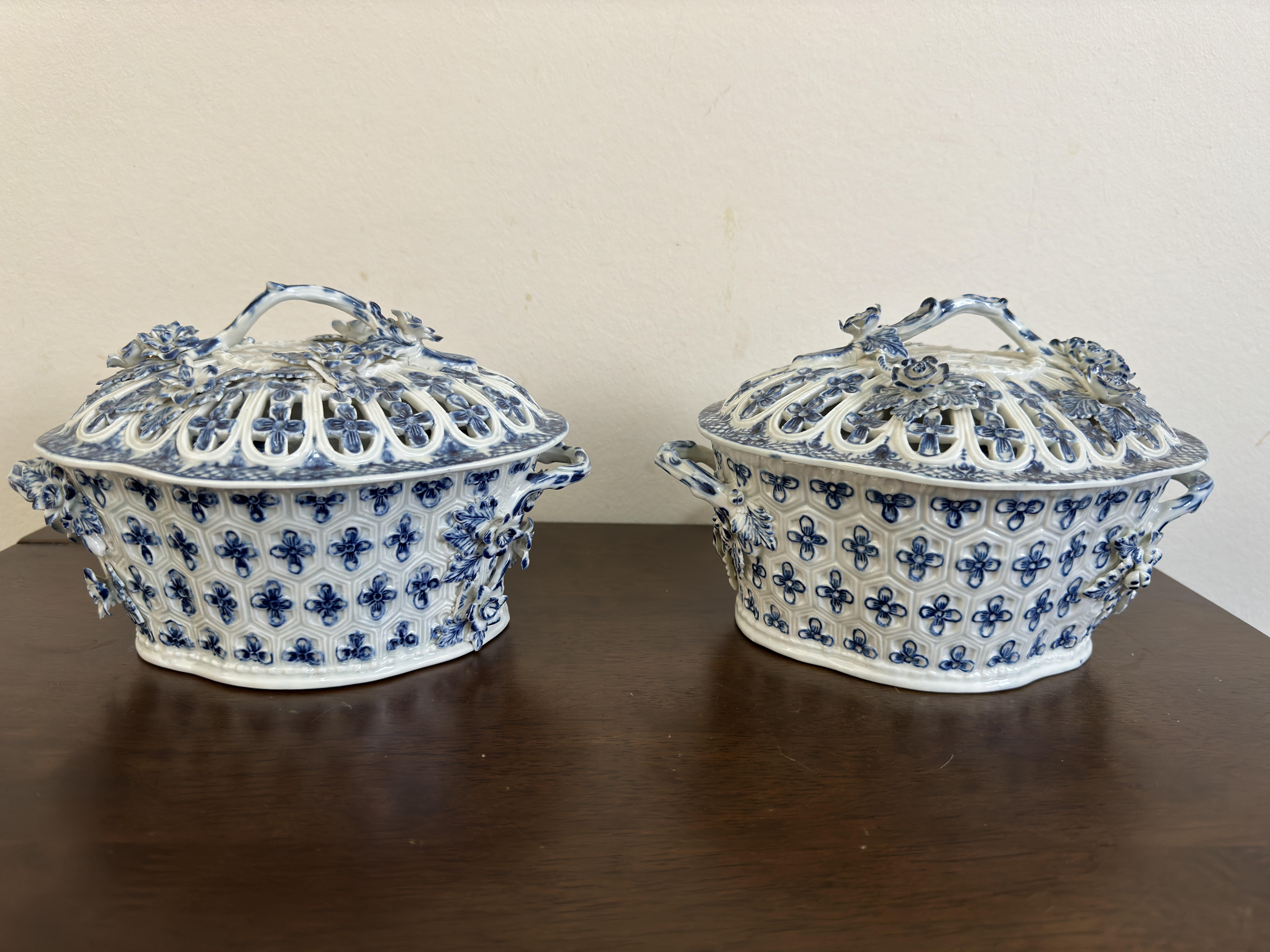 18th Century Pair Worcester Dr Wall Chestnut Baskets And Lids For Sale