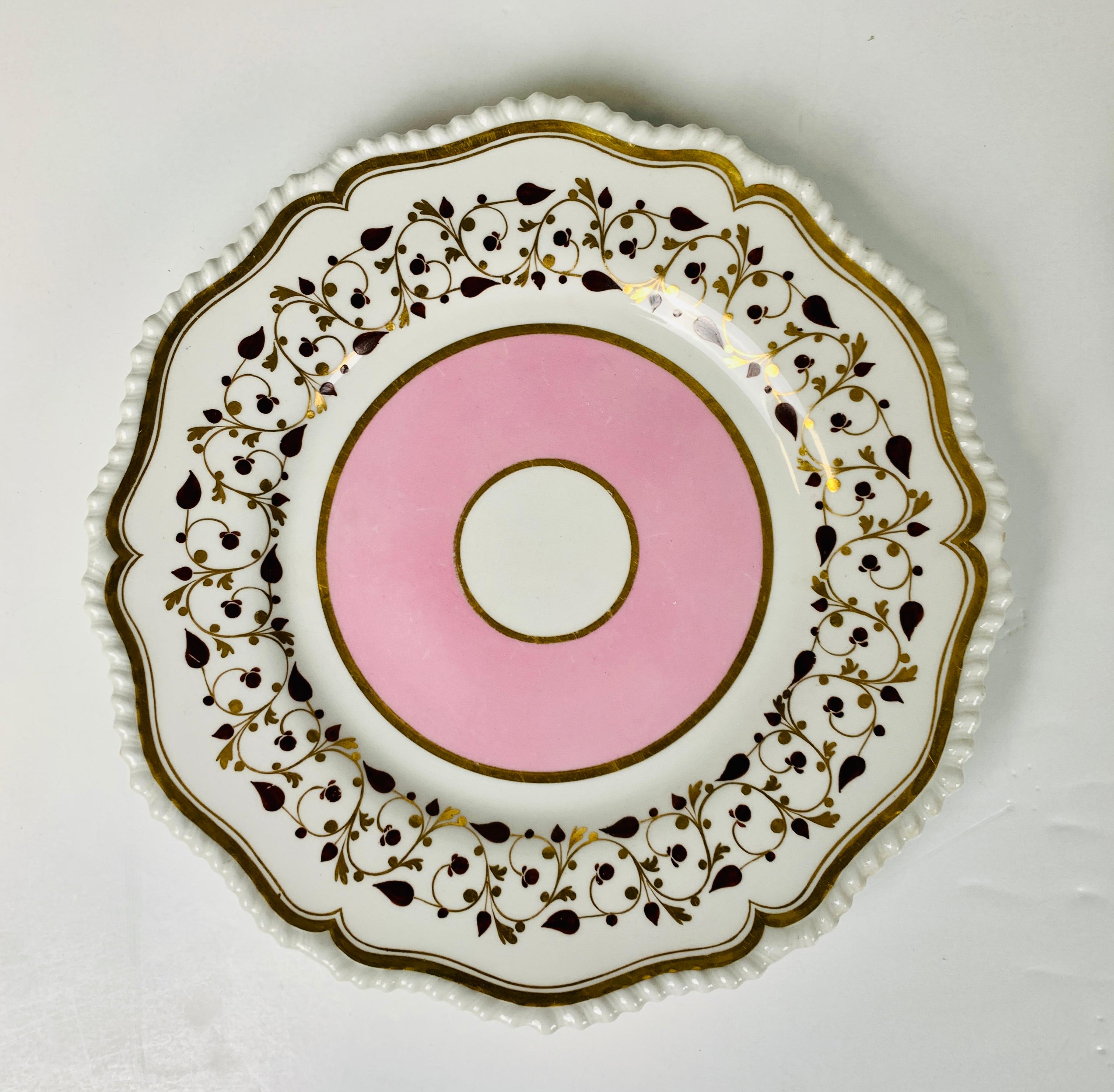 Pair Worcester Porcelain Pink and Gold Dinner Plates England circa 1820 In Excellent Condition For Sale In Katonah, NY